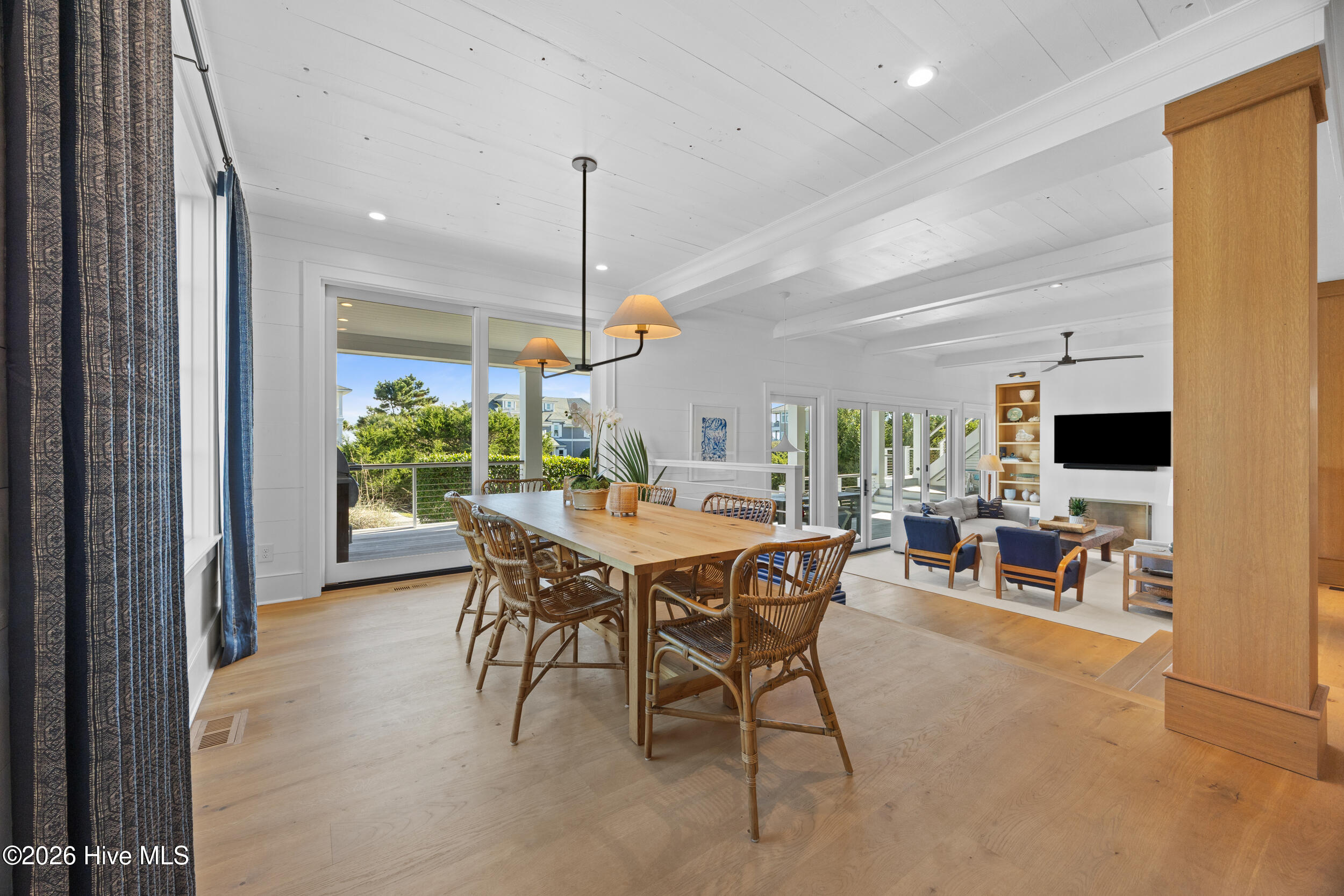 416 Beach Road N Property Photo 26