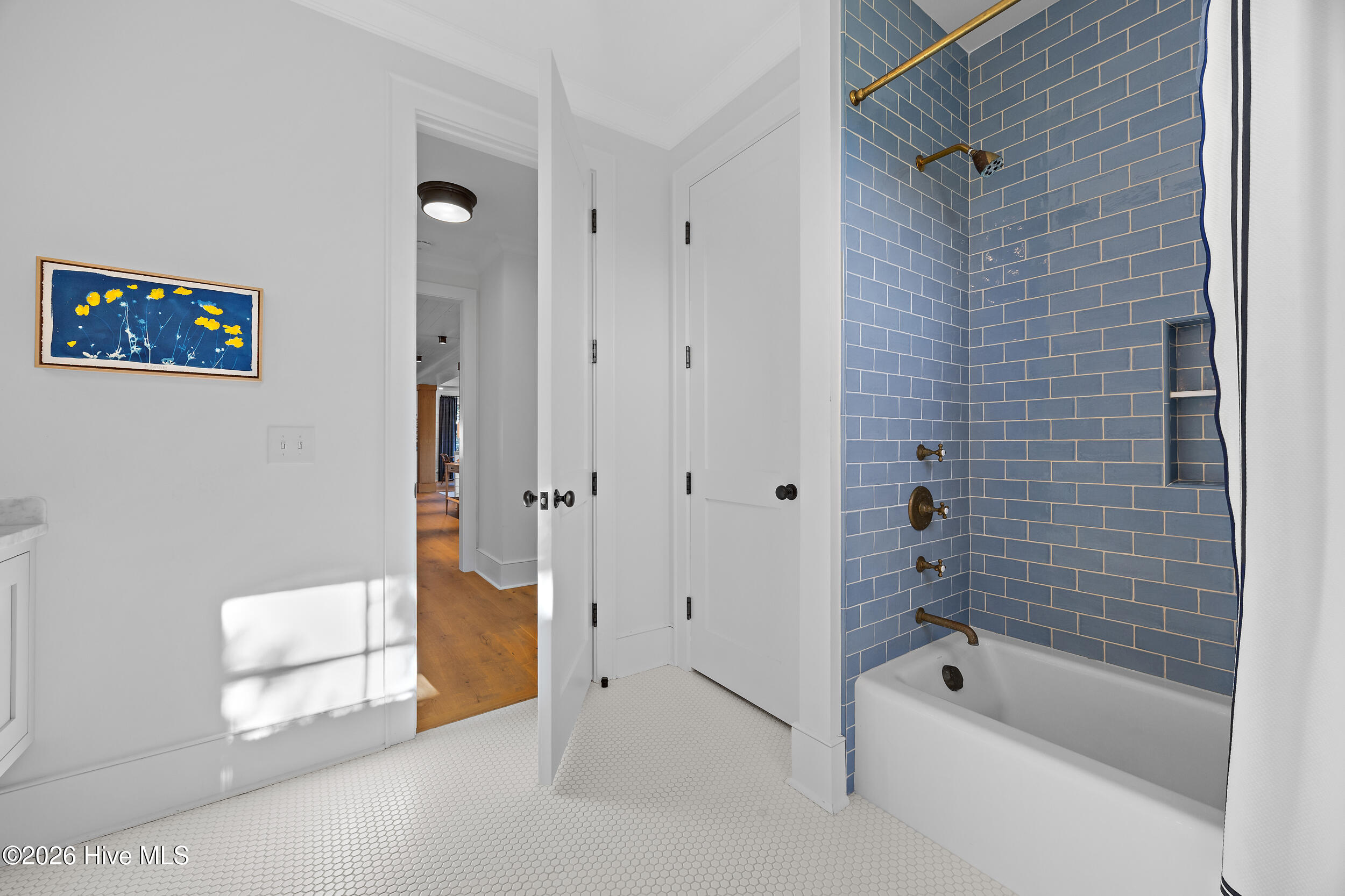 416 Beach Road N Property Photo 32