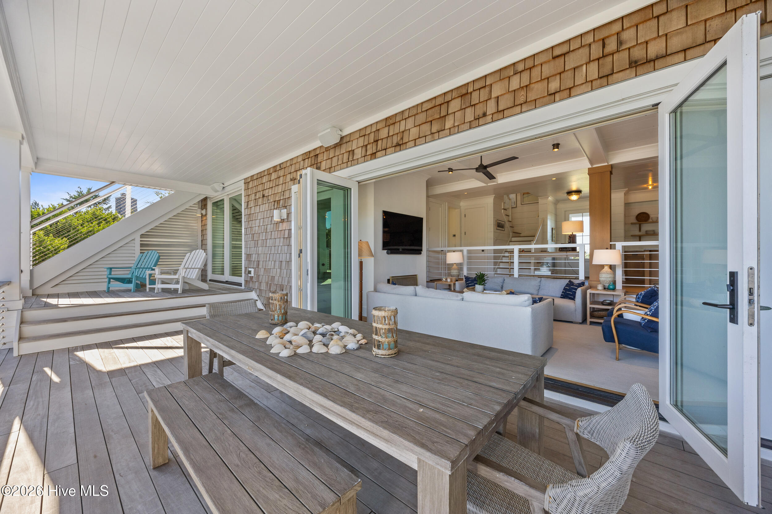 416 Beach Road N Property Photo 37