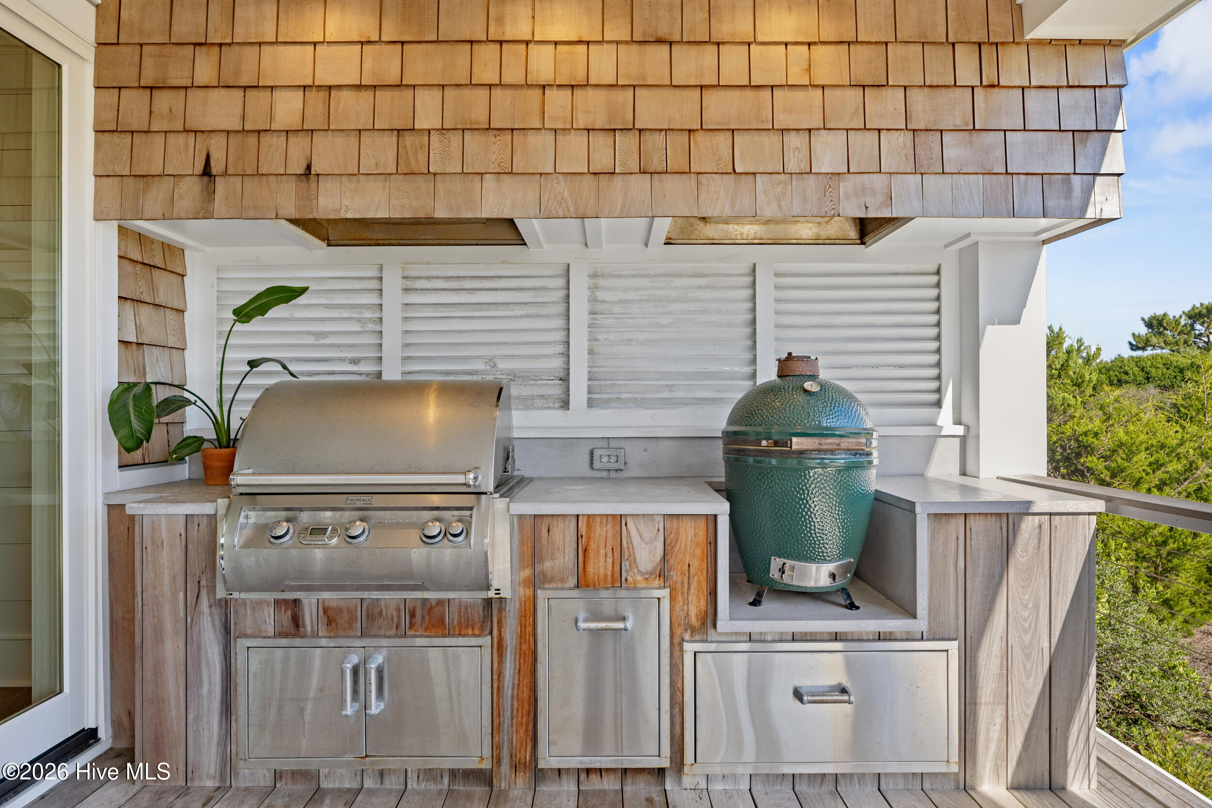 416 Beach Road N Property Photo 39