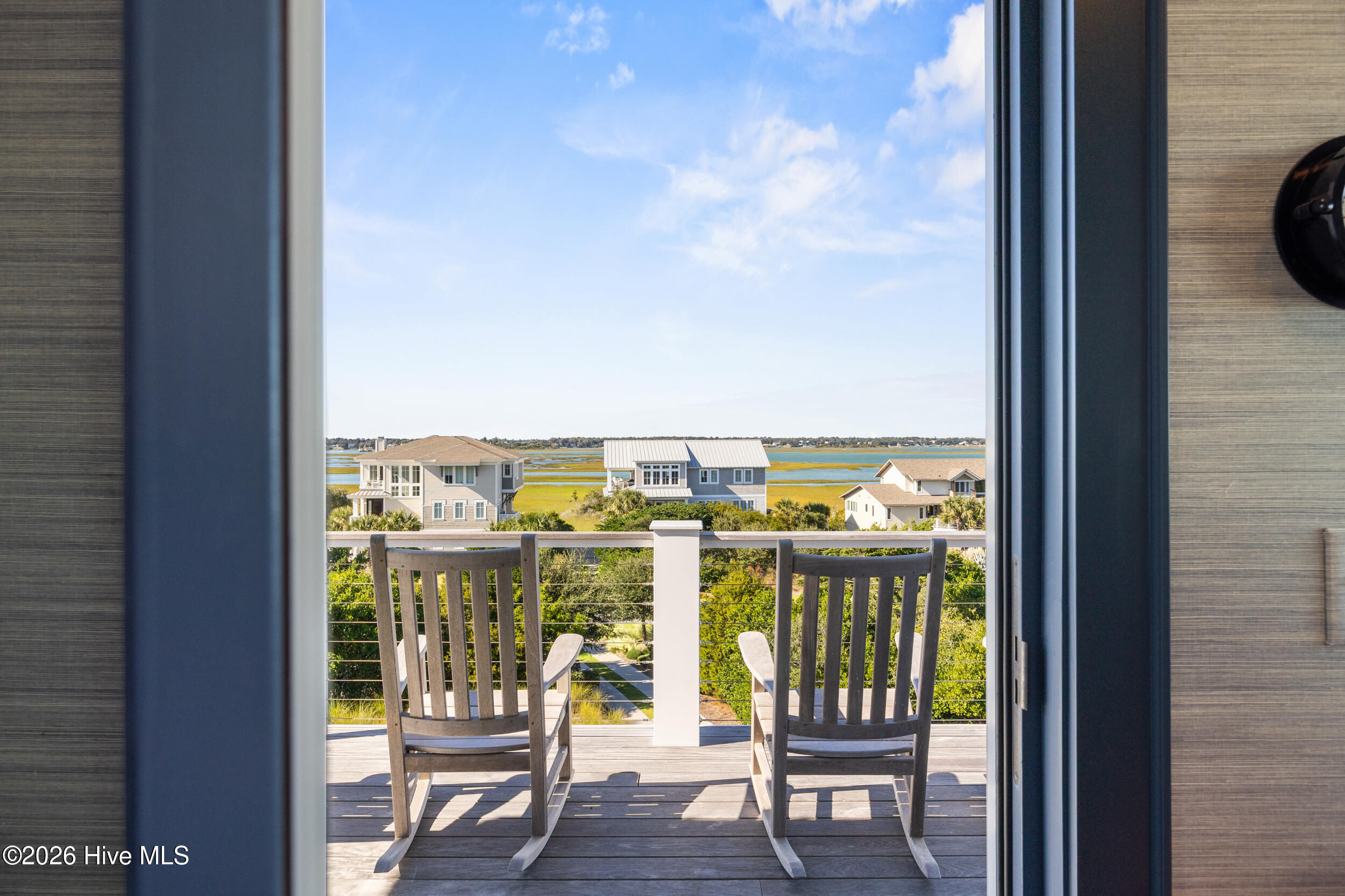 416 Beach Road N Property Photo 81