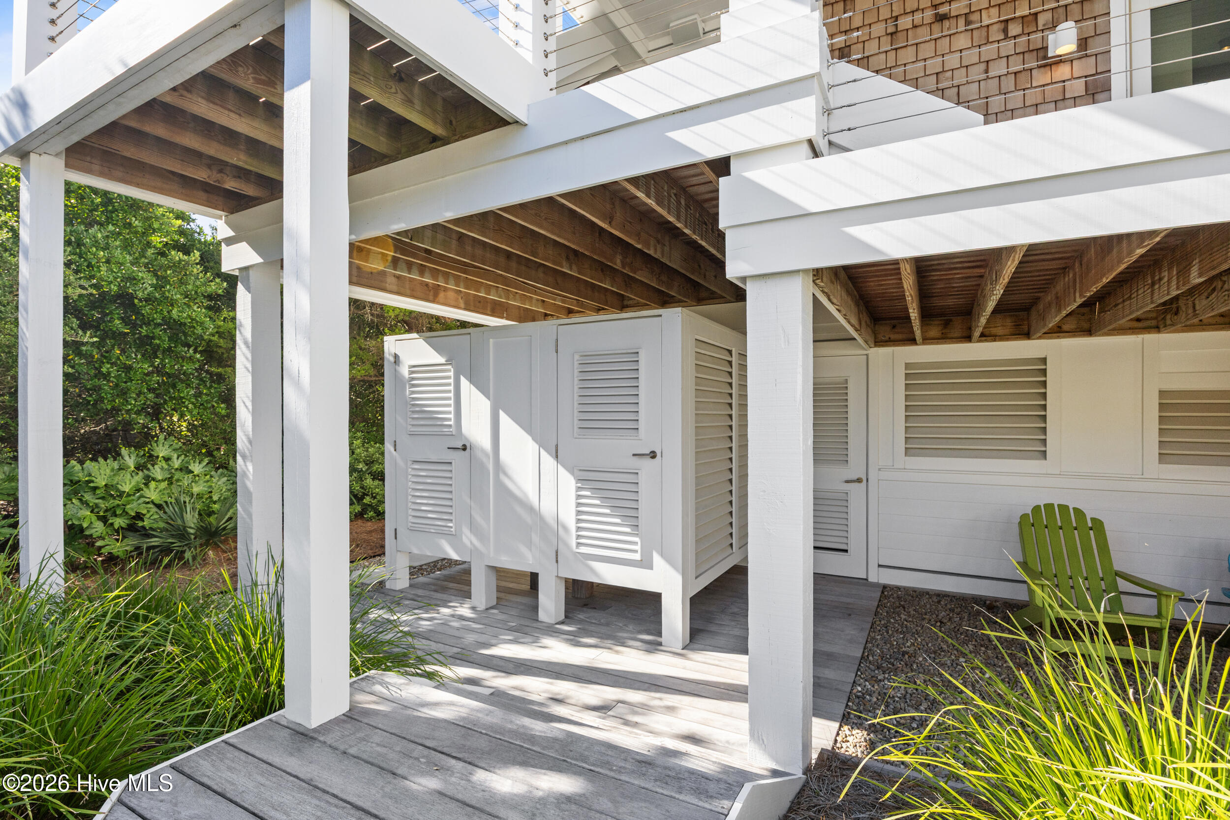 416 Beach Road N Property Photo 93