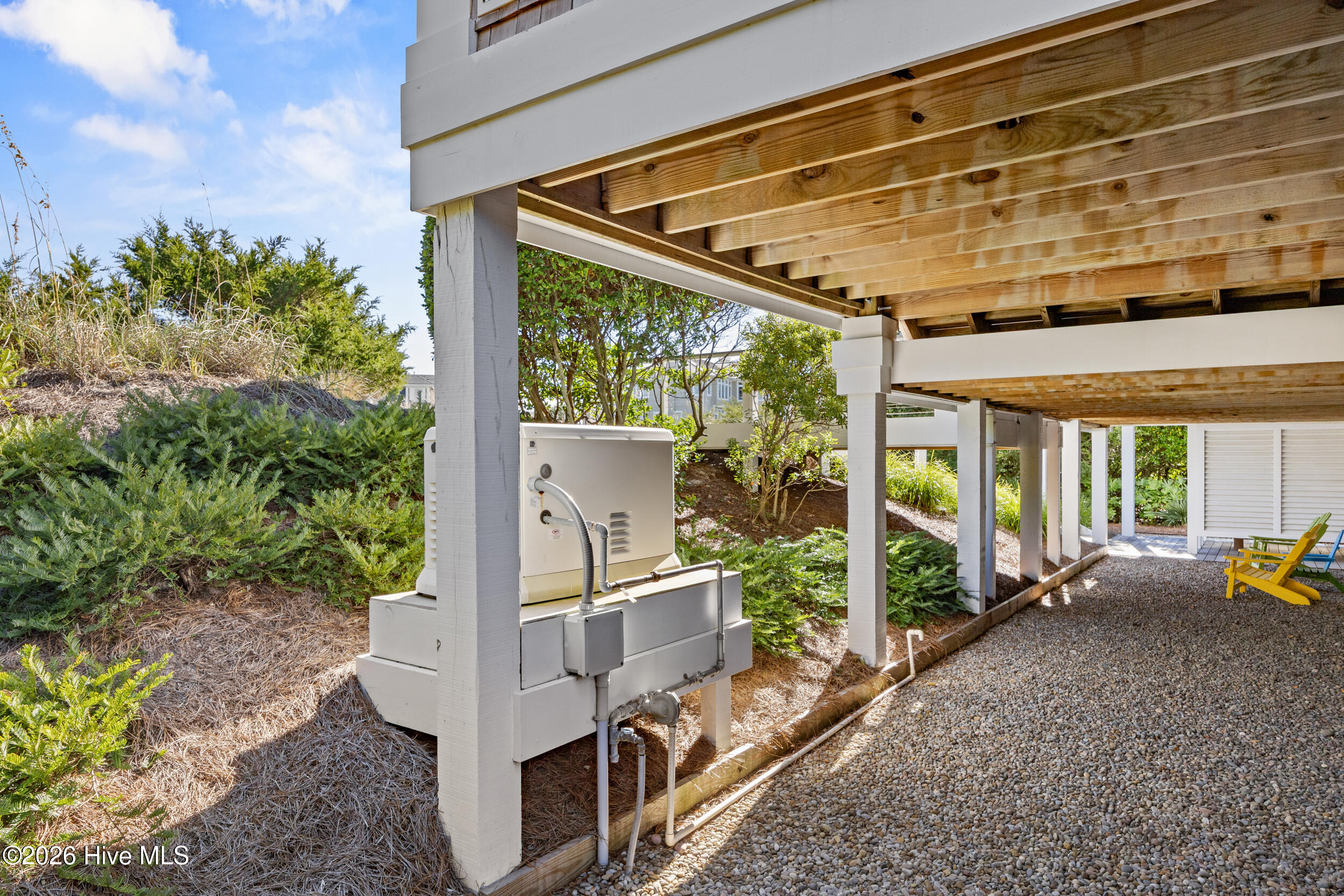 416 Beach Road N Property Photo 95