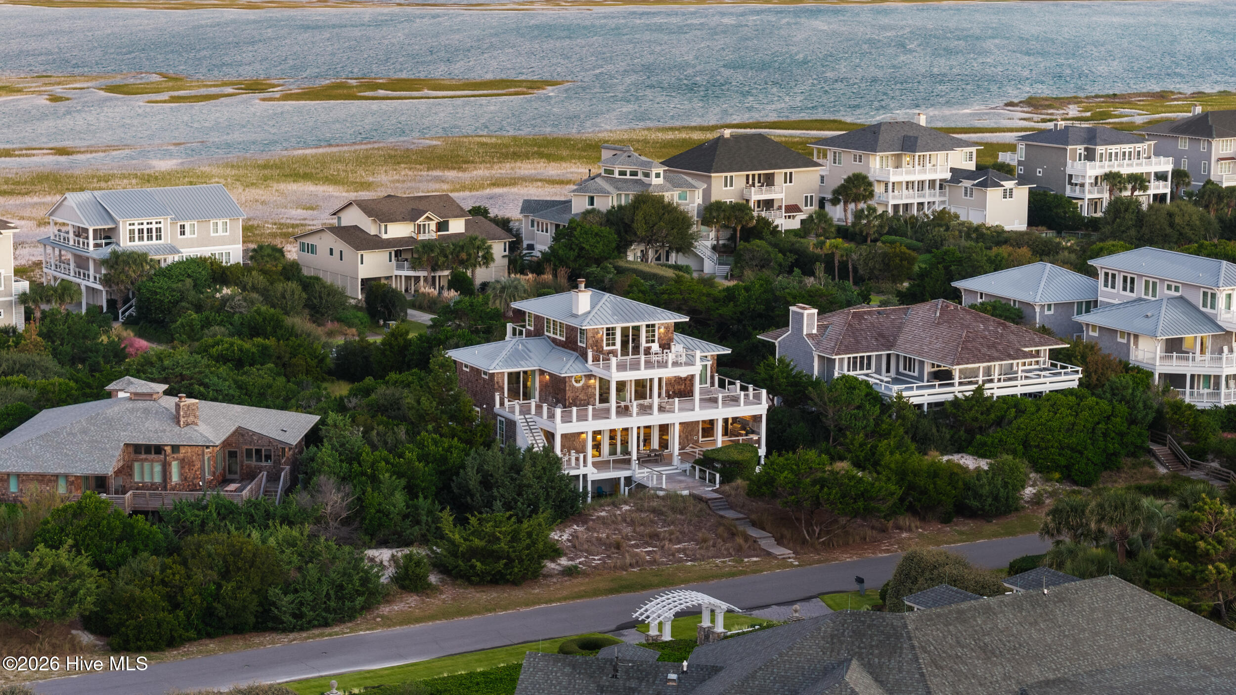 416 Beach Road N Property Photo 108