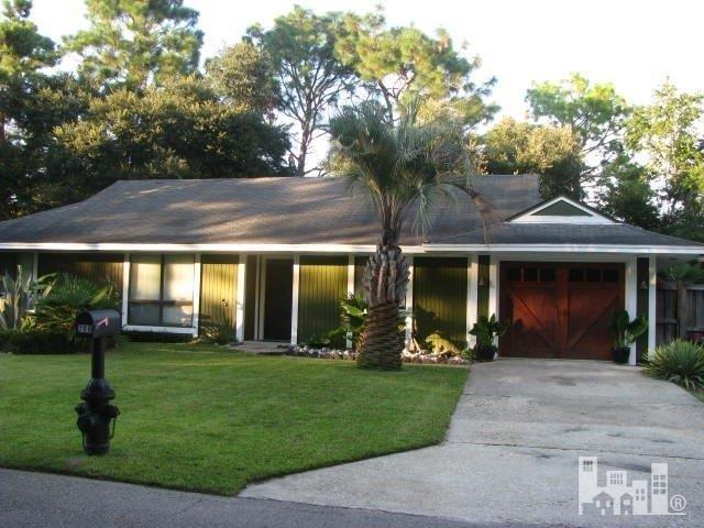 208 Oak Ridge Lane Property Photo 1