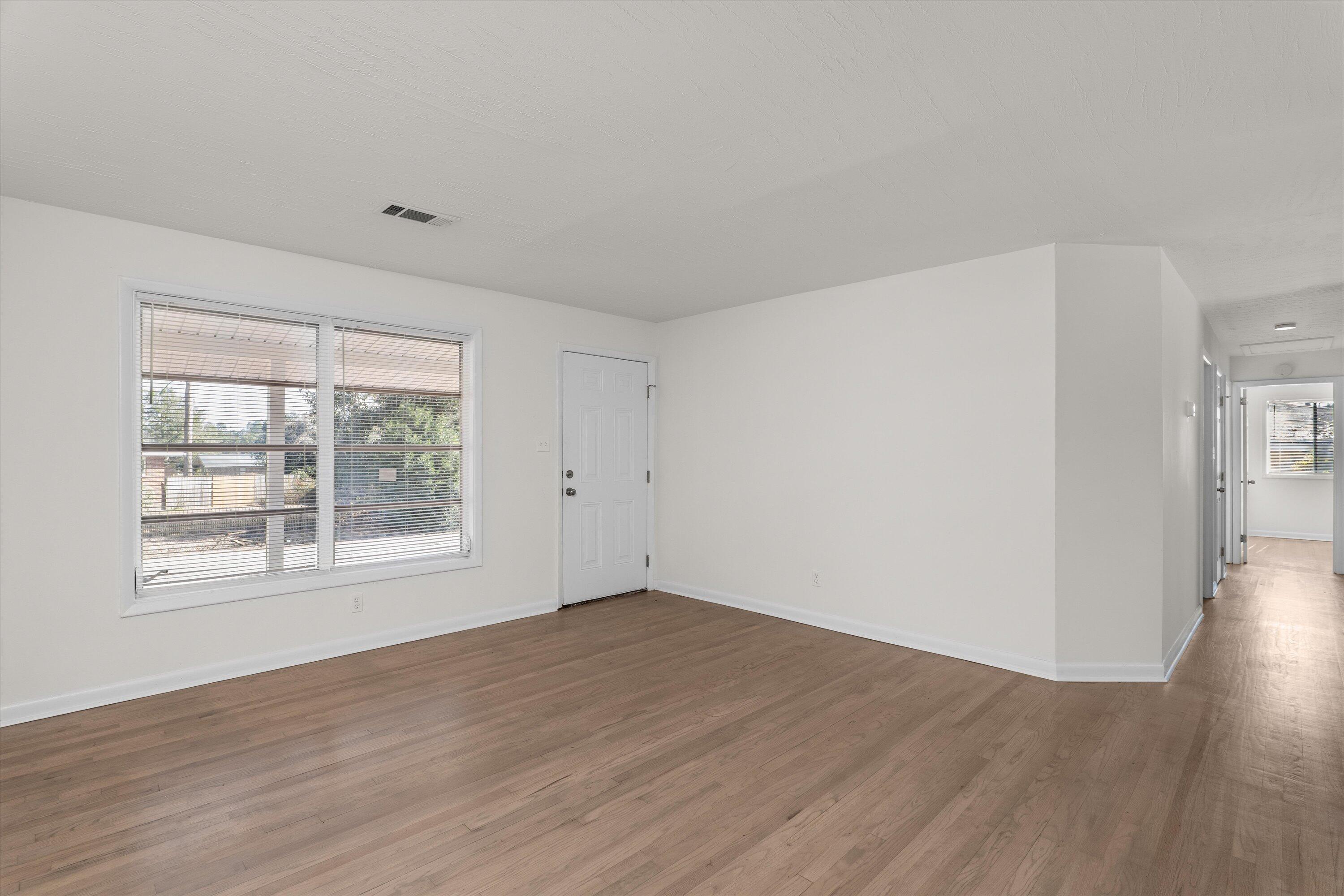 1439 Ridgewood Drive Property Photo 3