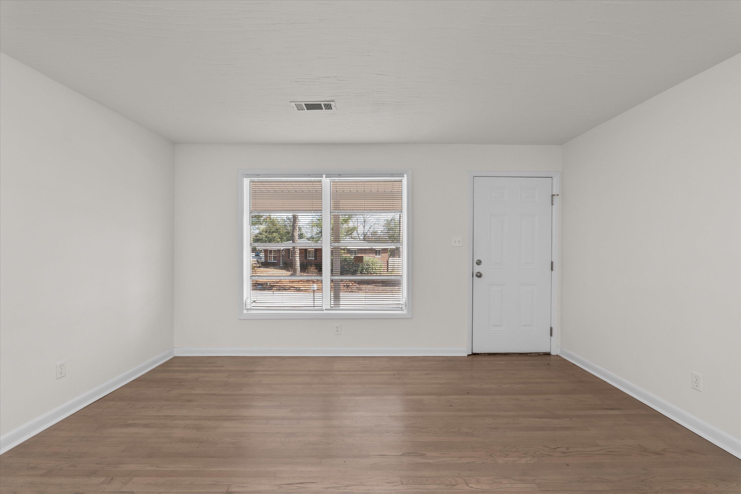1439 Ridgewood Drive Property Photo 4