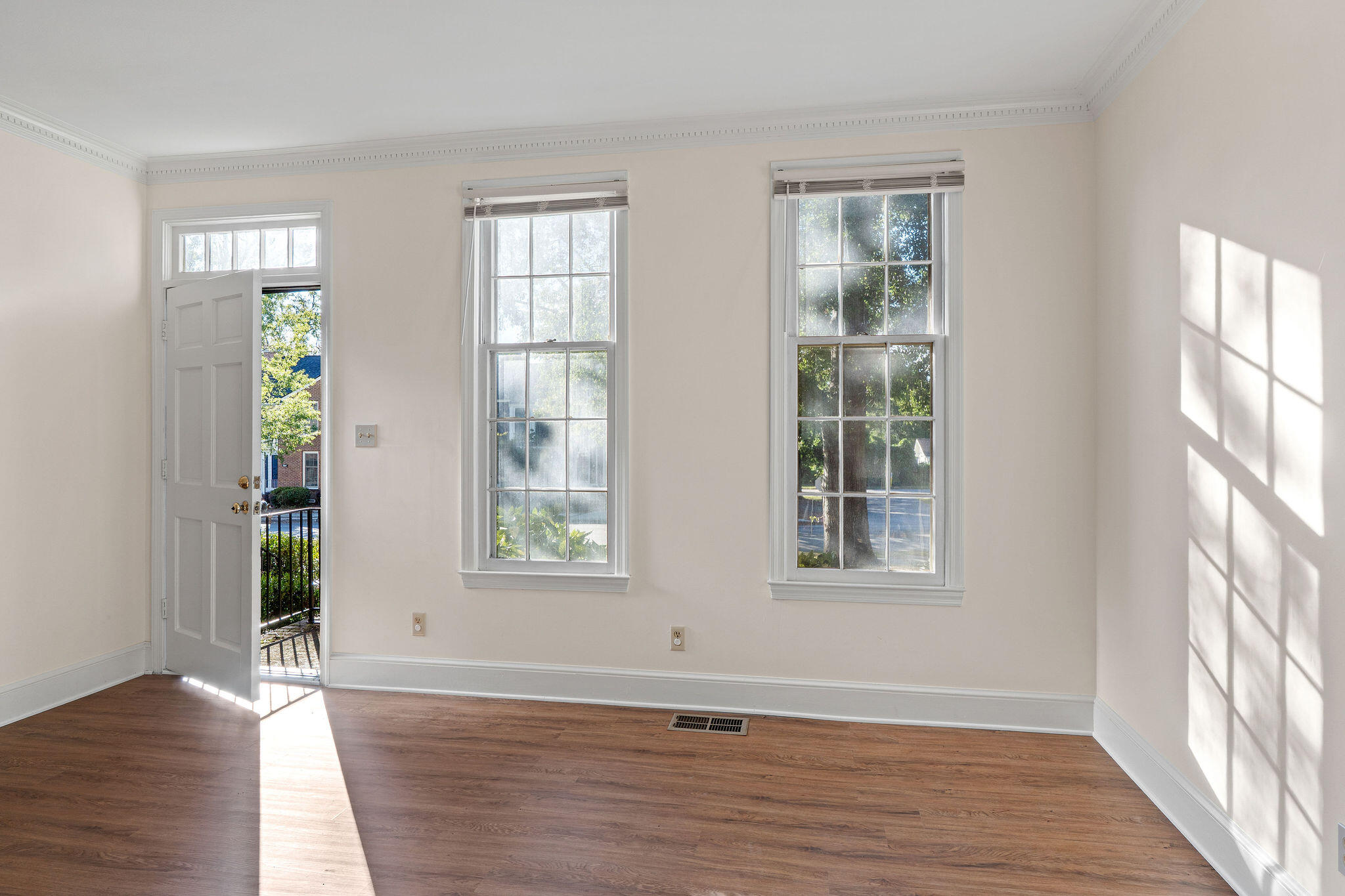 385 Folkstone Circle Property Photo 2