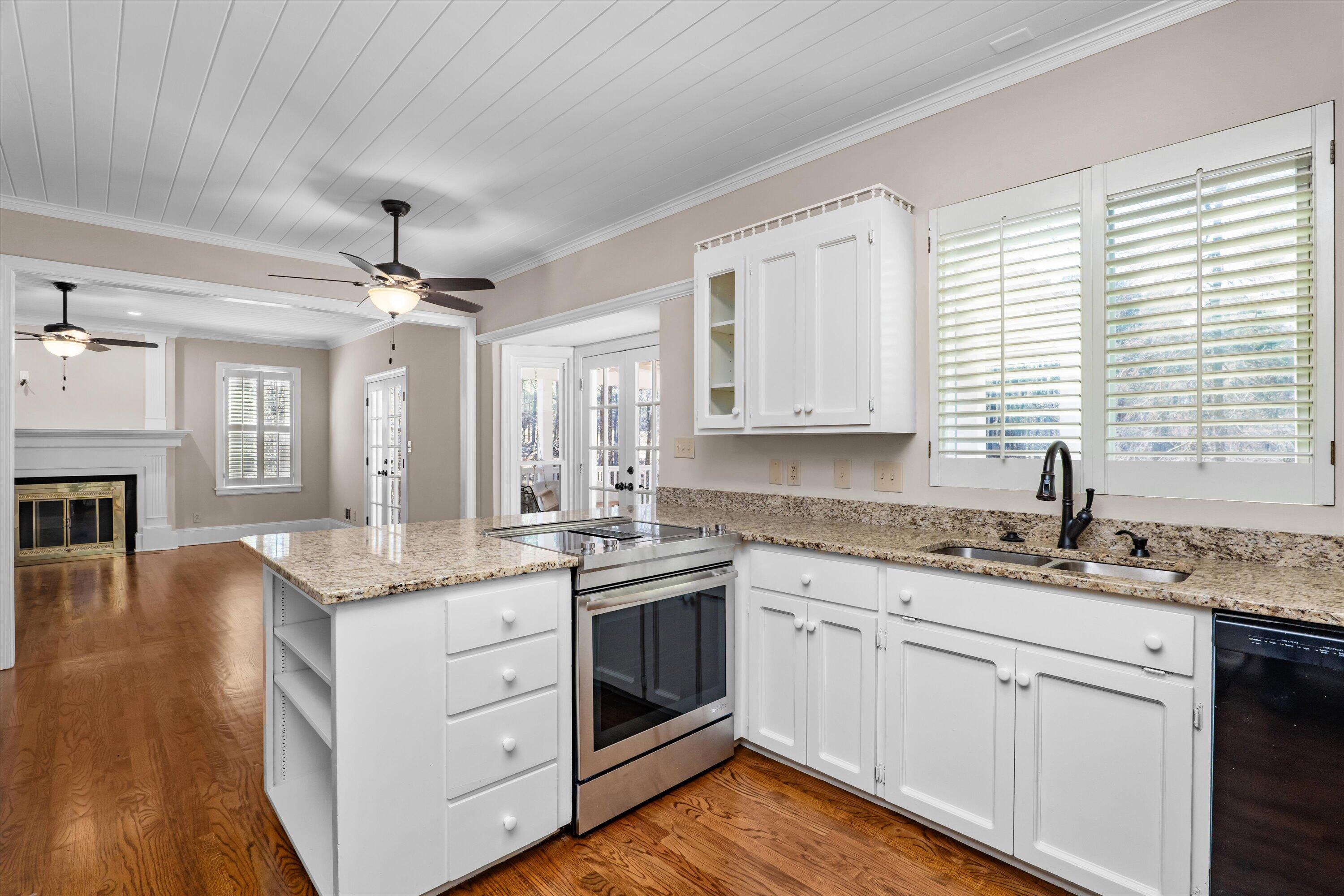 856 Point Comfort Road Property Photo 15