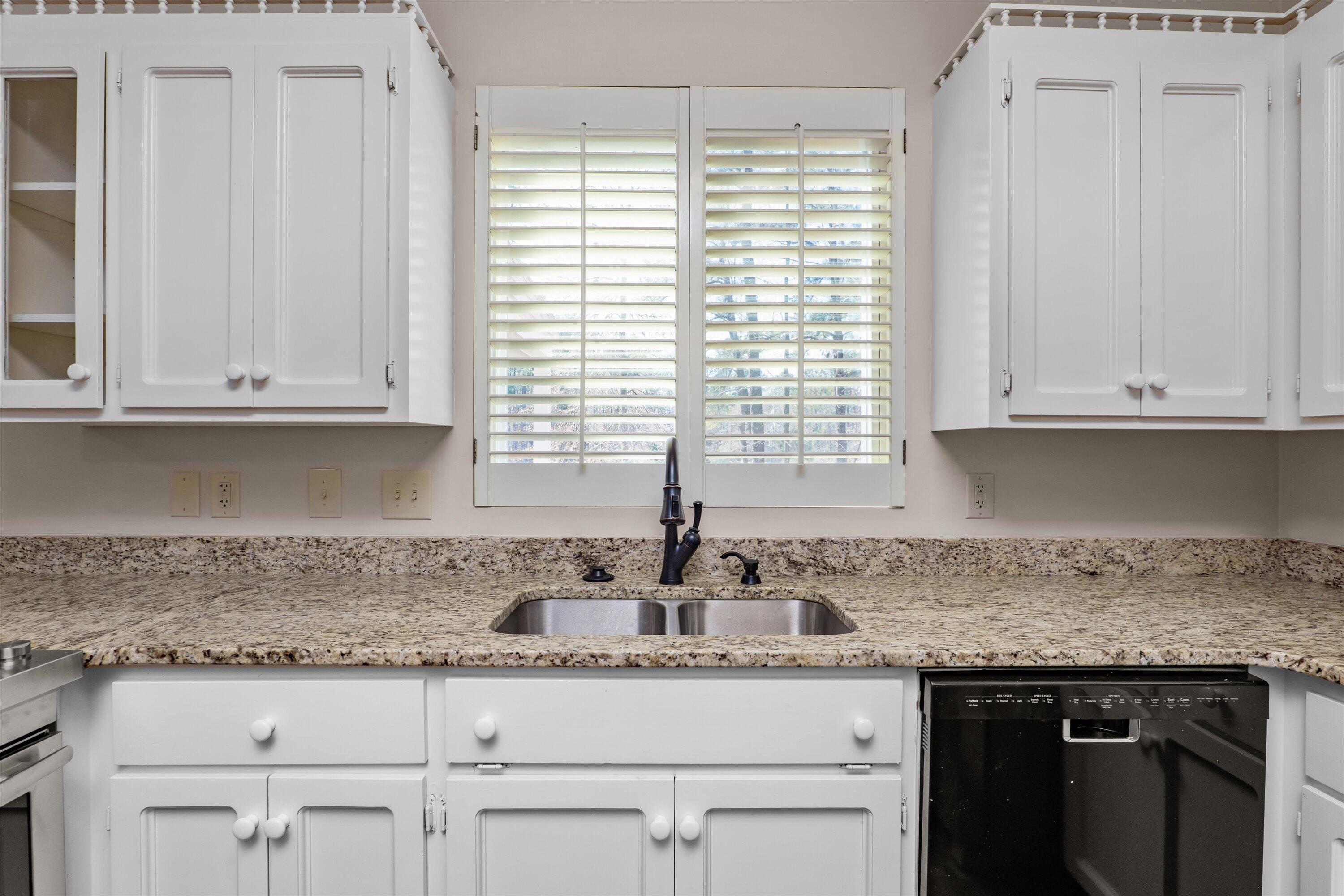 856 Point Comfort Road Property Photo 16