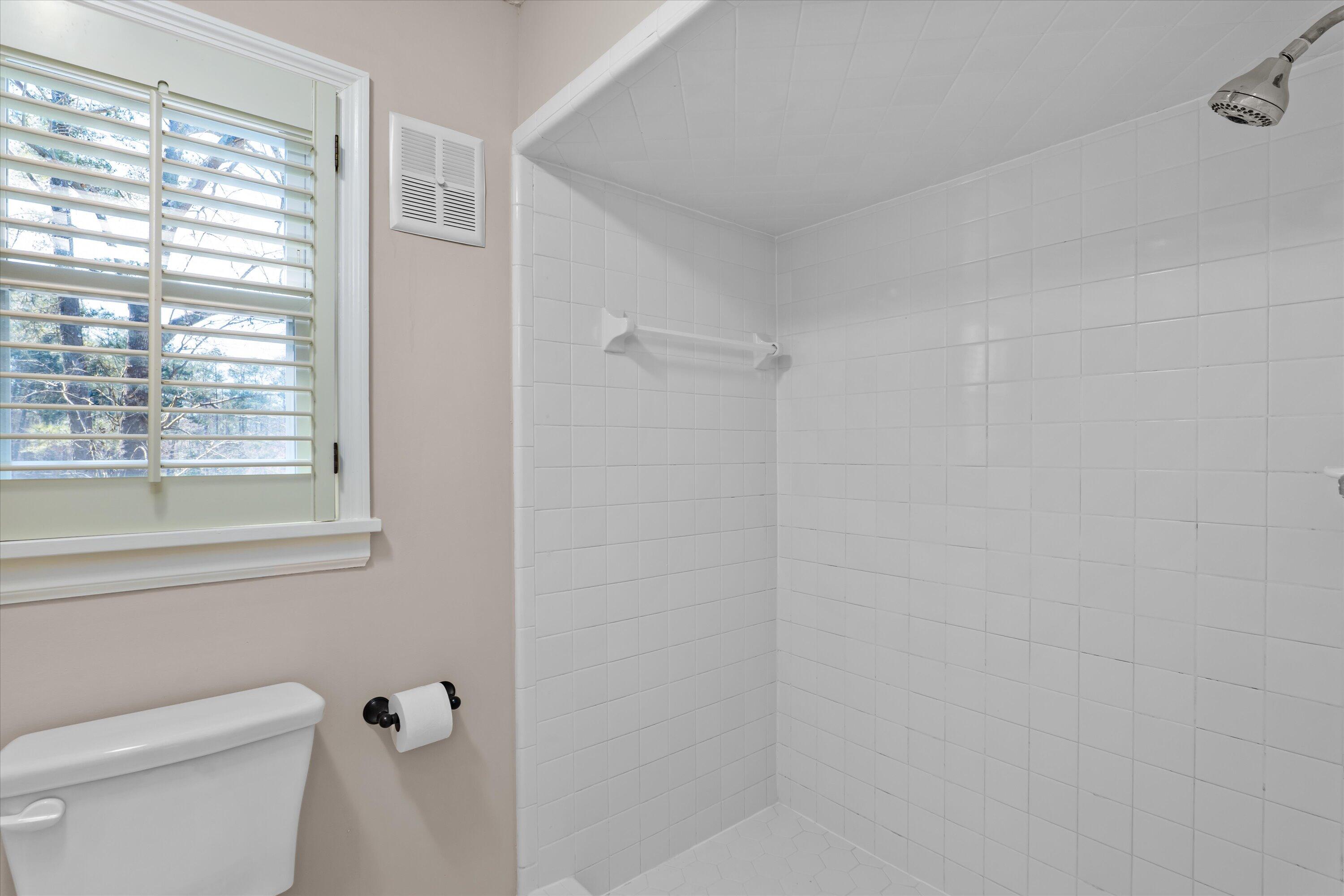 856 Point Comfort Road Property Photo 26