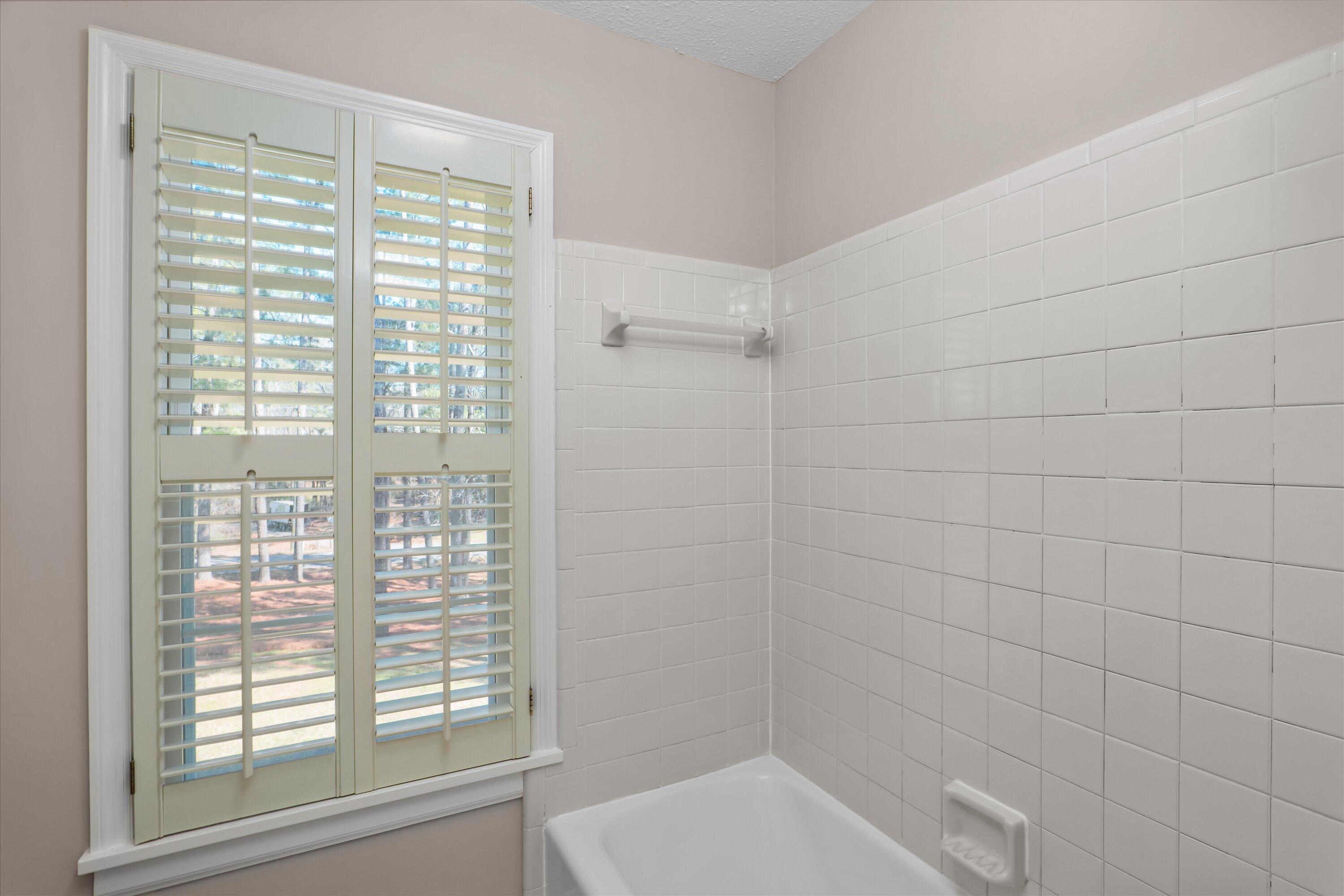 856 Point Comfort Road Property Photo 34