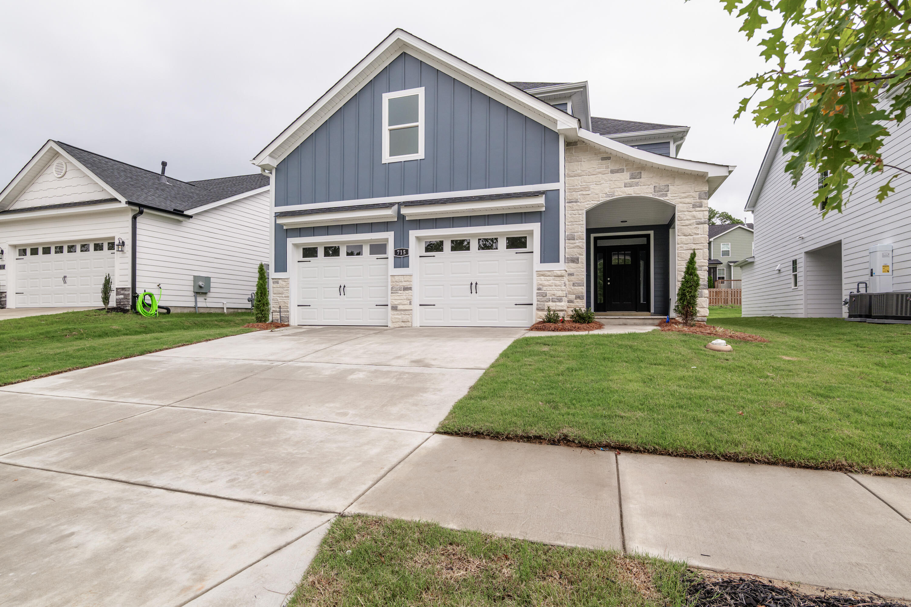 715 Ronaldsay Road Property Photo 3