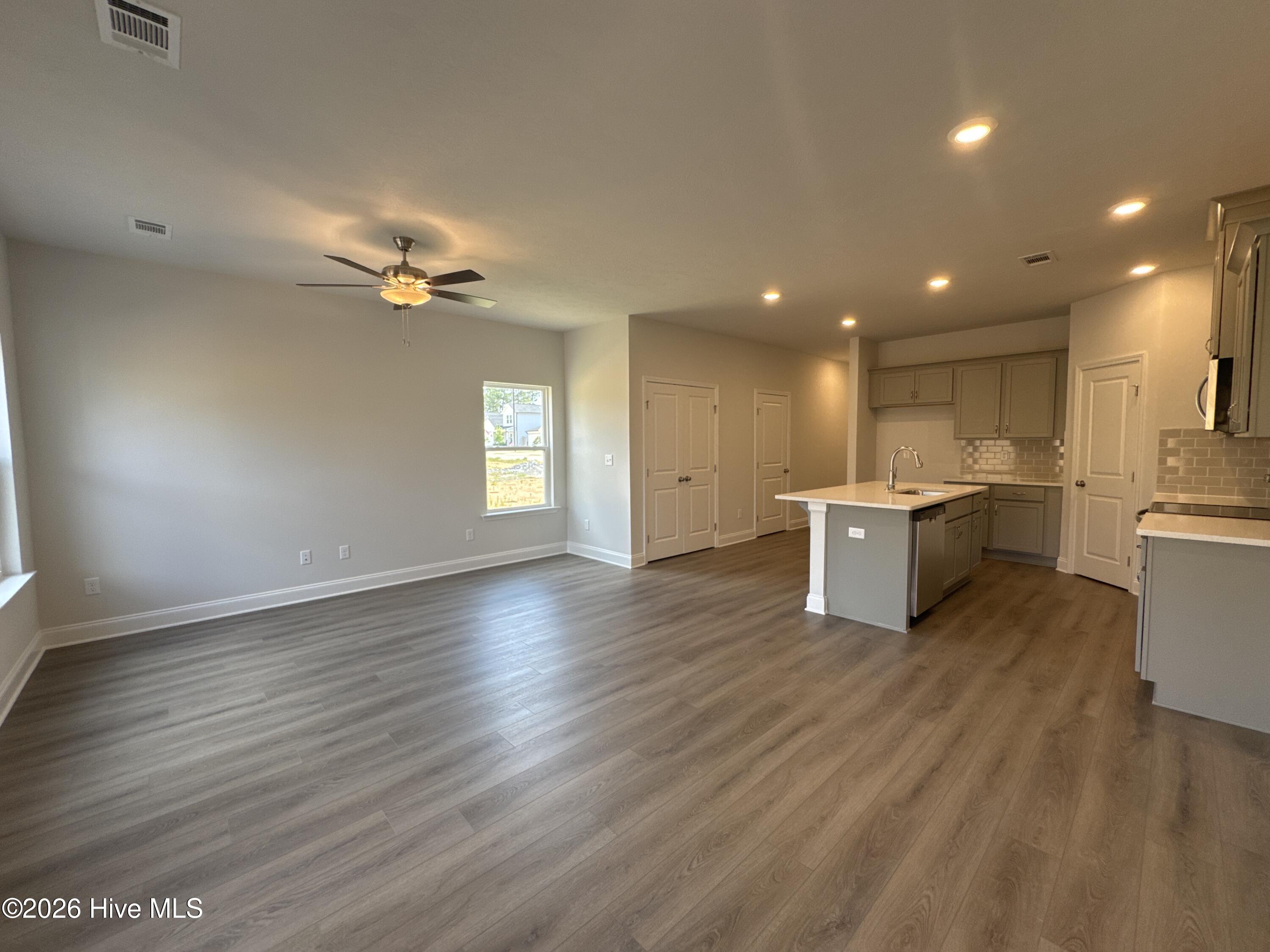 649 Hampton Drive 5d Property Photo 3