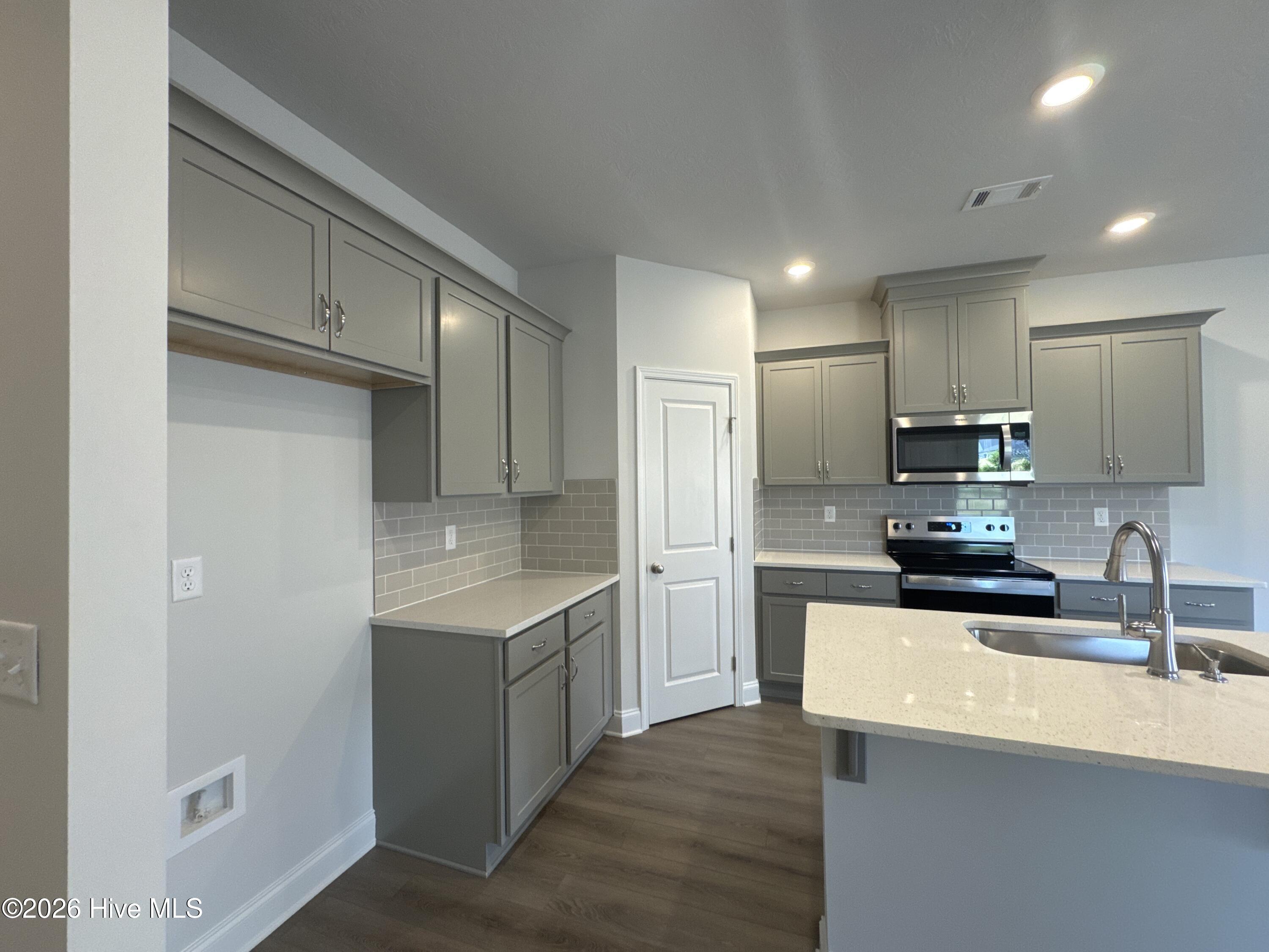 649 Hampton Drive 5d Property Photo 4