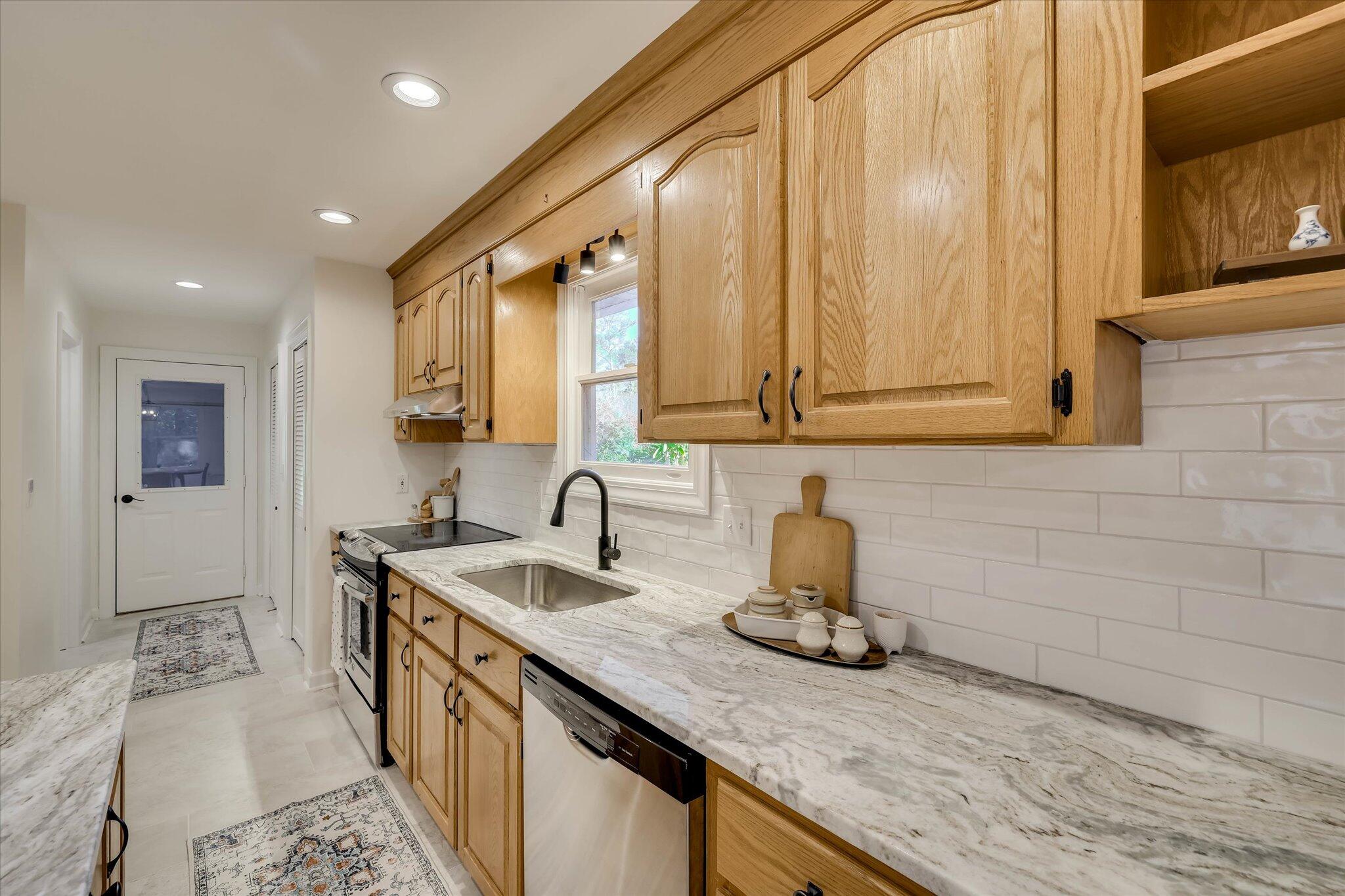 301 Misty Cove Property Photo 13