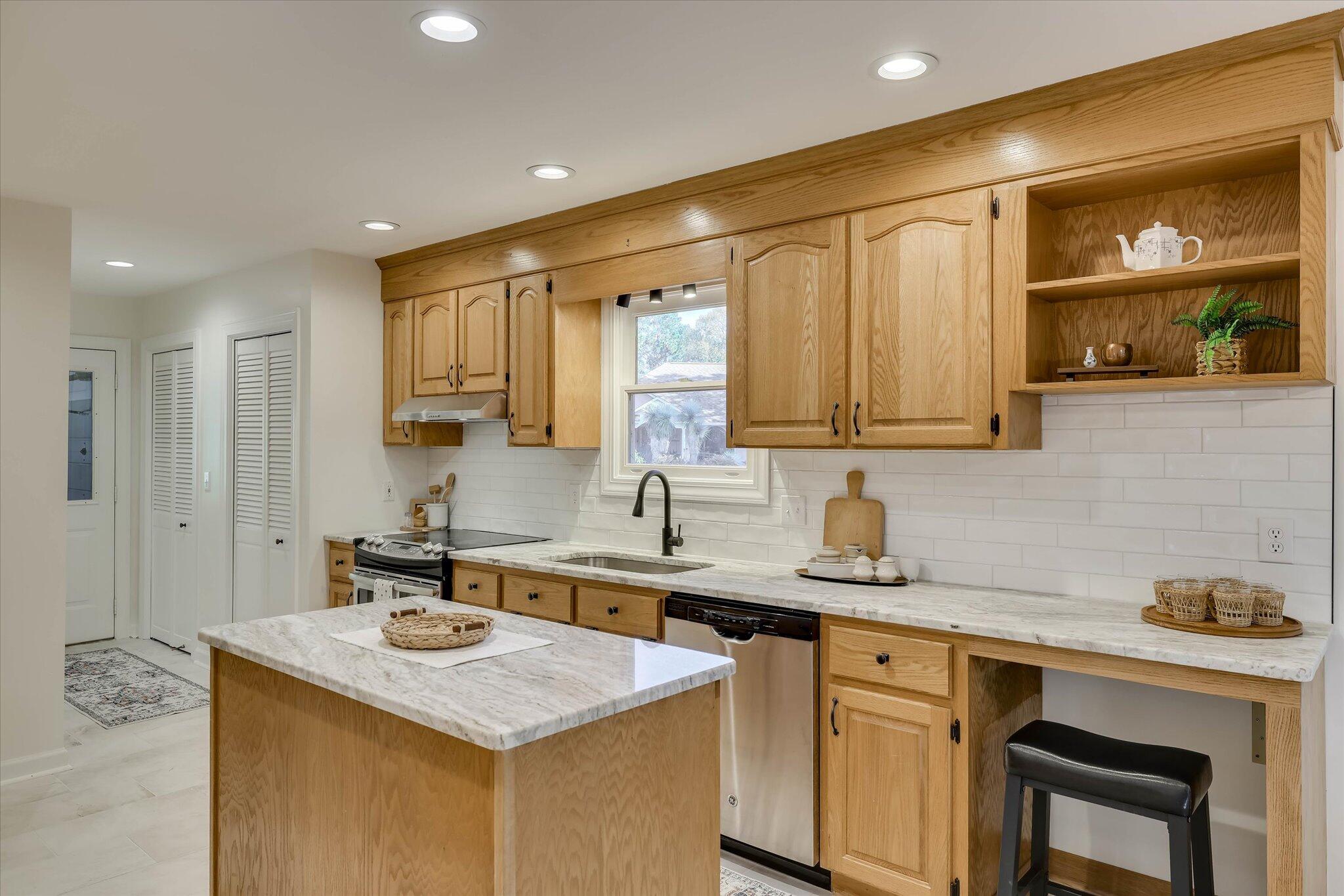 301 Misty Cove Property Photo 16