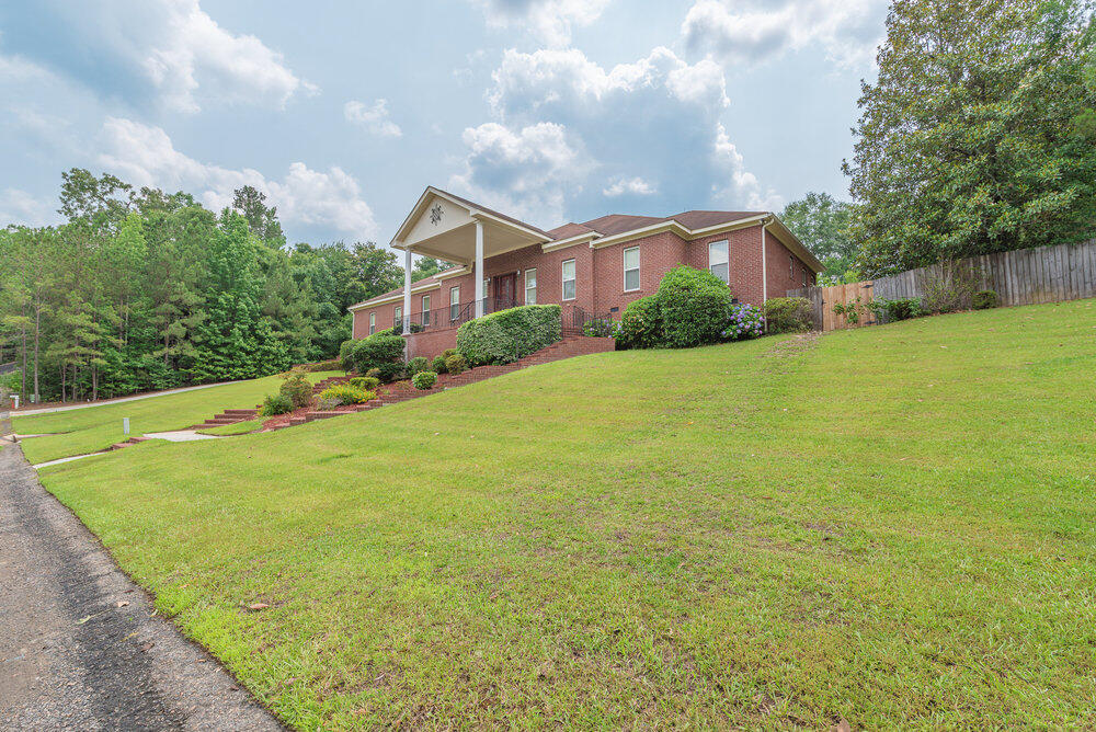 2114 Southlake Parkway Property Photo 4