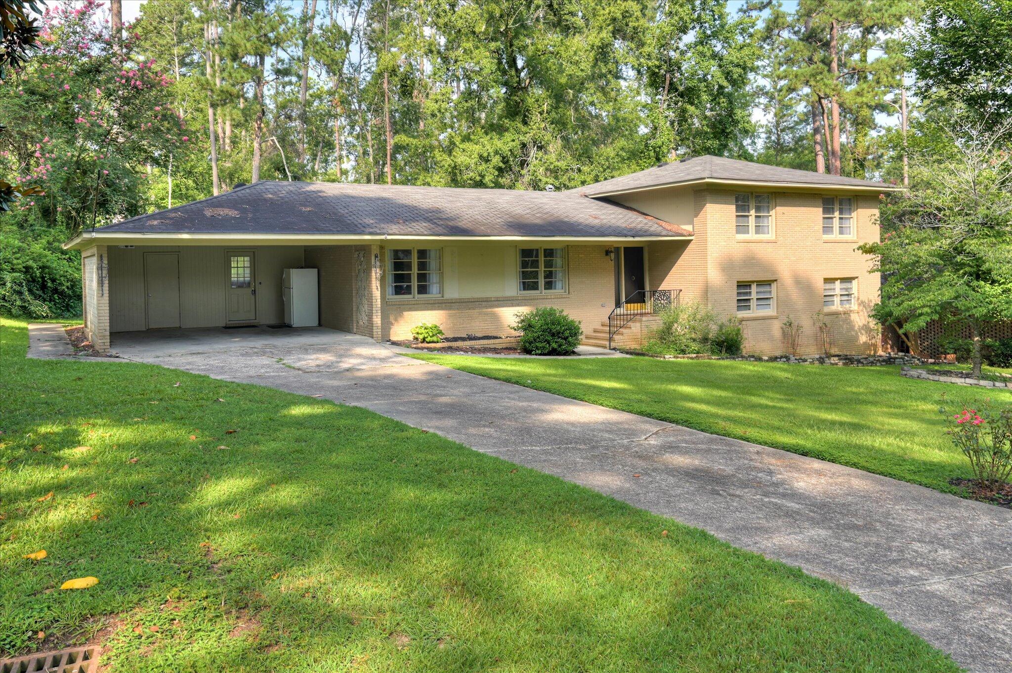 629 Canterbury Property Photo 2