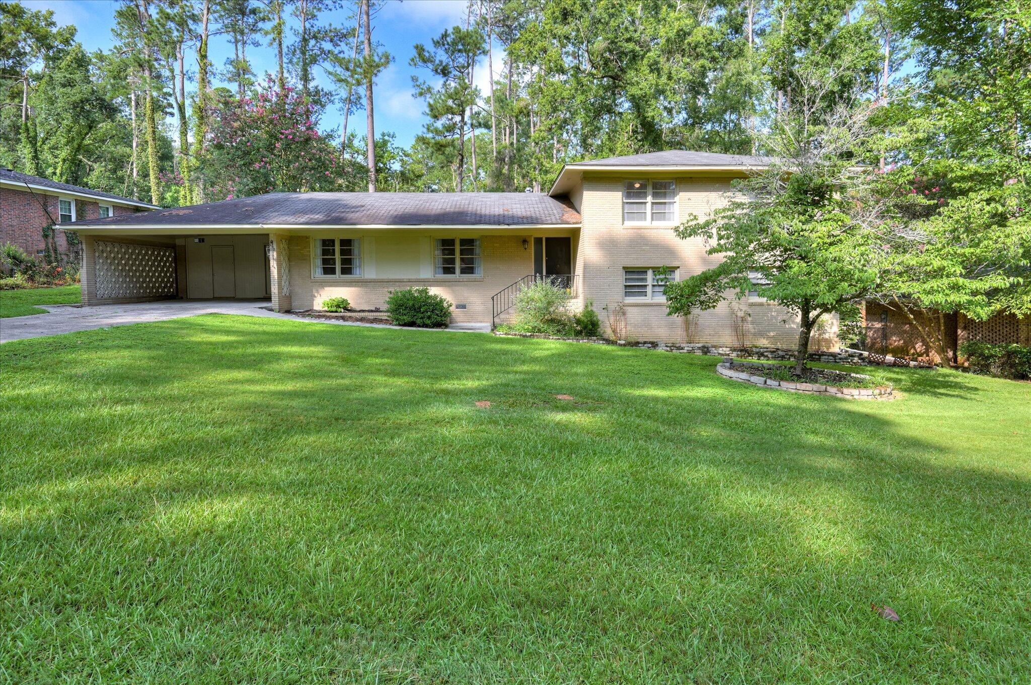 629 Canterbury Property Photo 3