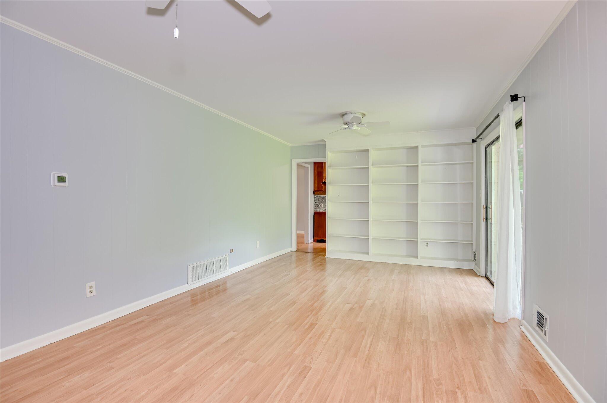 629 Canterbury Property Photo 33