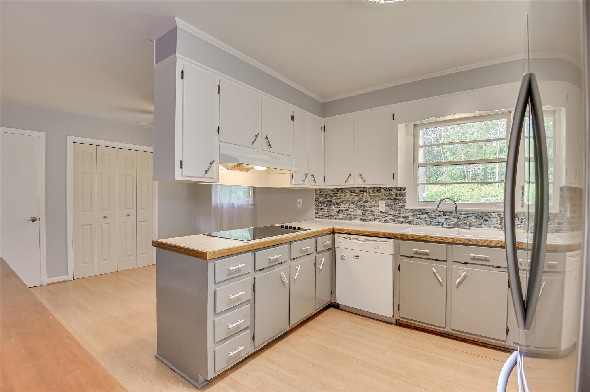 629 Canterbury Property Photo 34