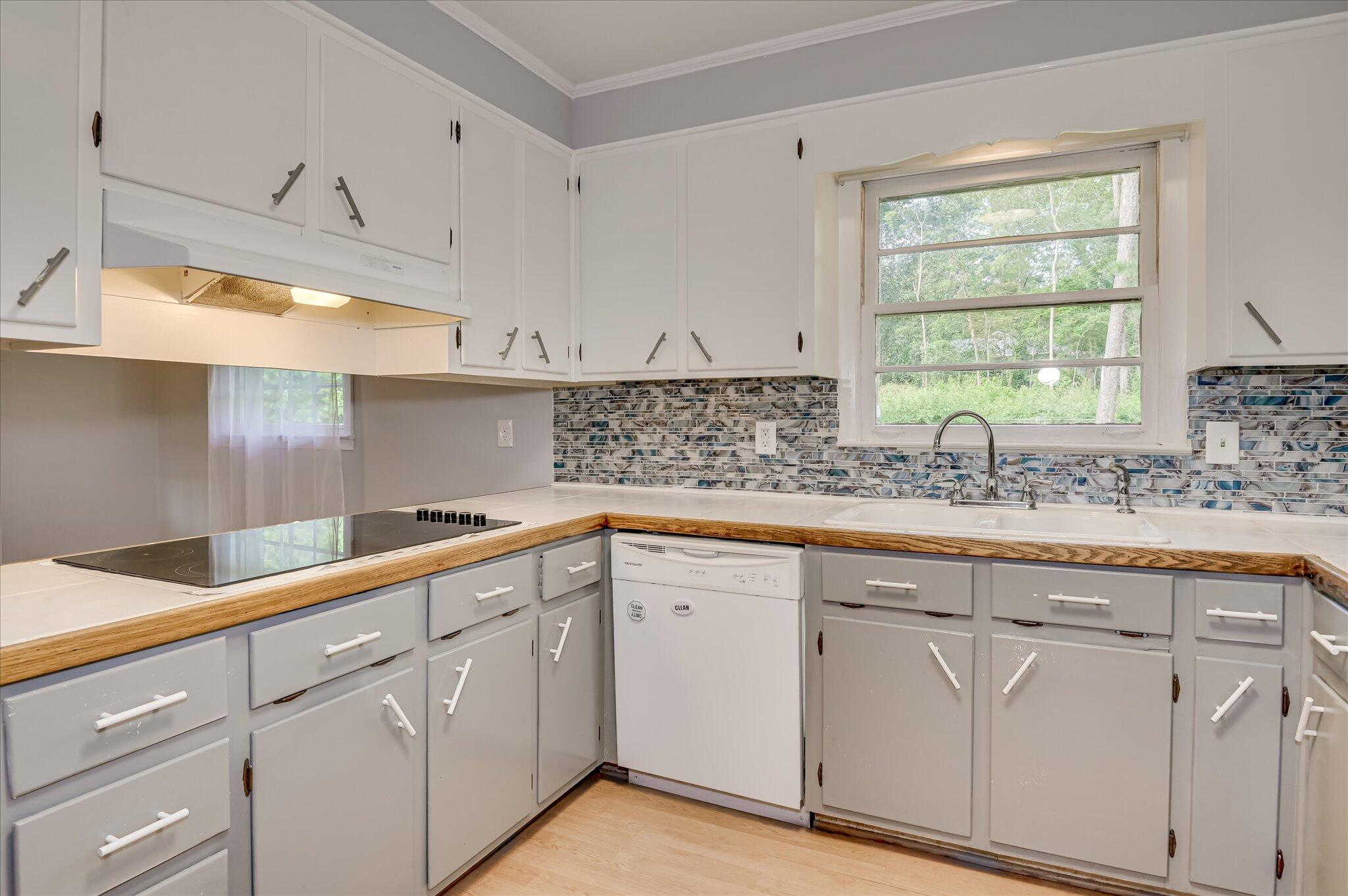 629 Canterbury Property Photo 37