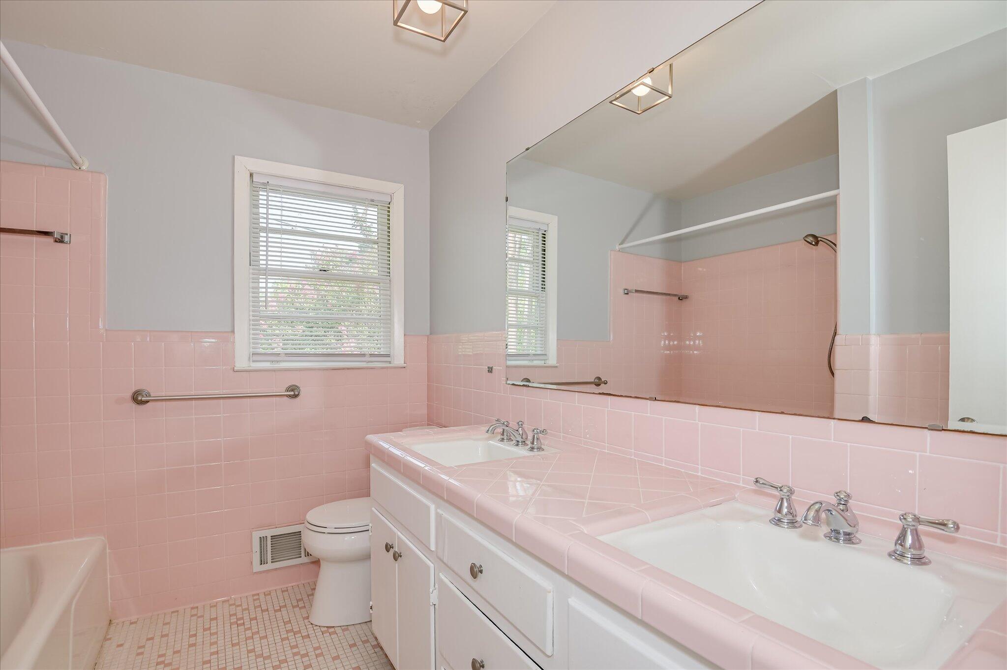 629 Canterbury Property Photo 55