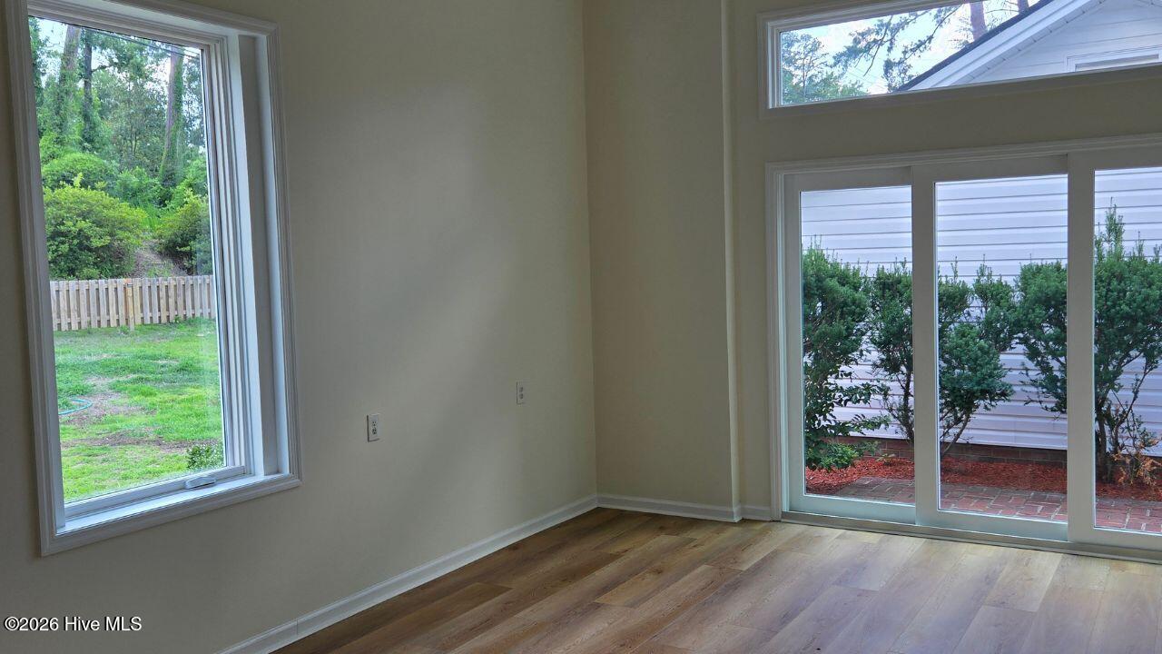 3075 Walton Way Property Photo 32