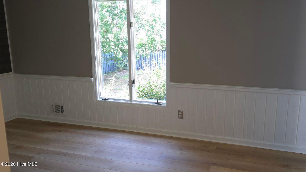 3075 Walton Way Property Photo 36