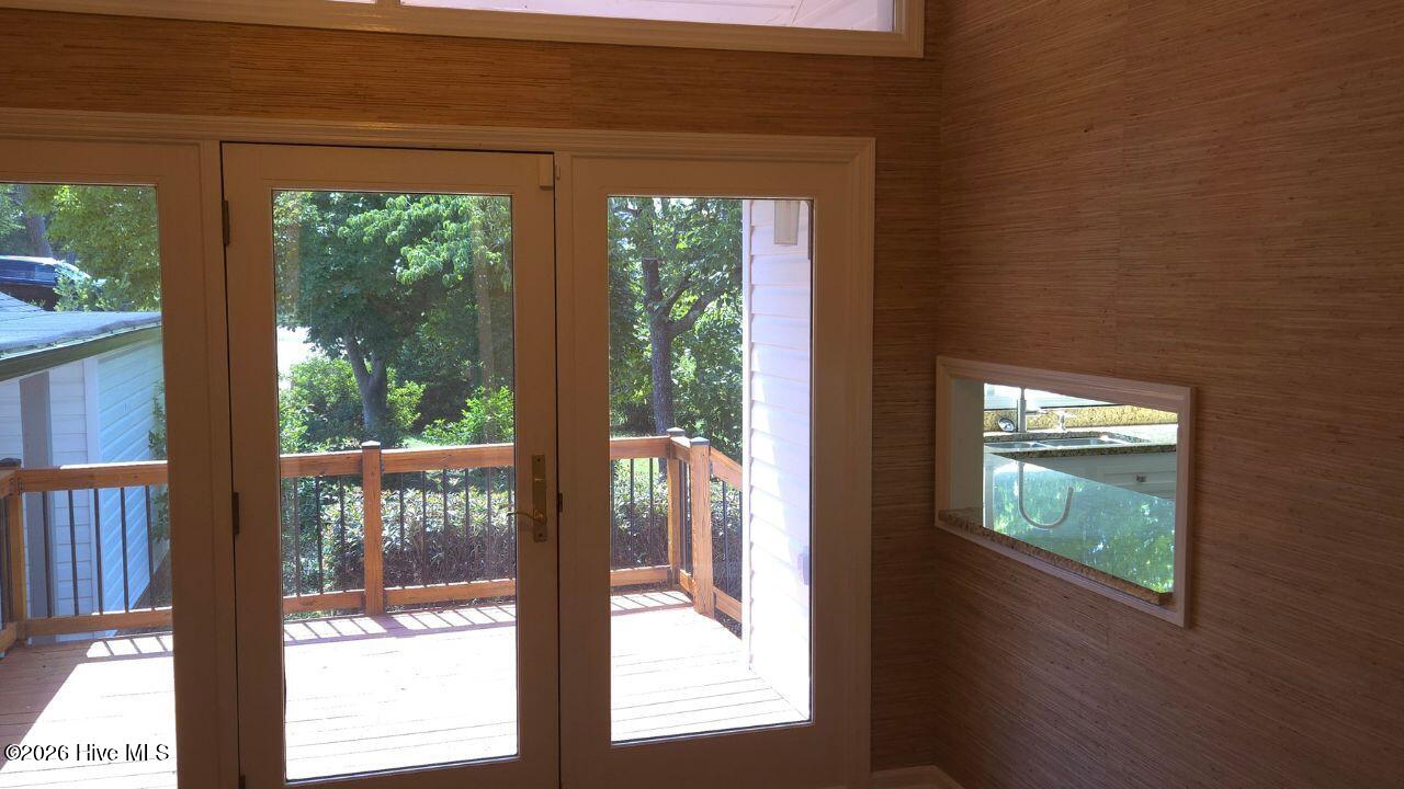 3075 Walton Way Property Photo 44