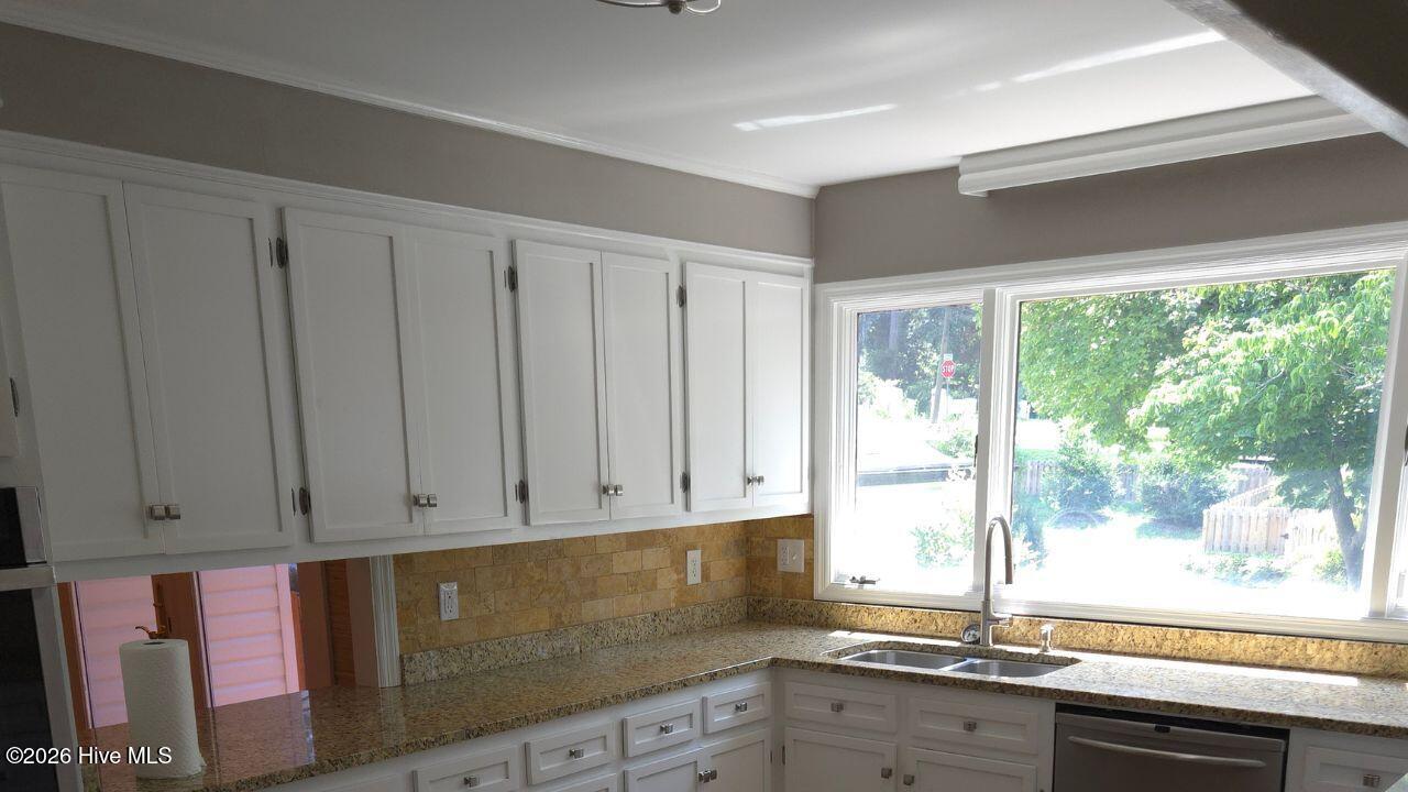 3075 Walton Way Property Photo 45