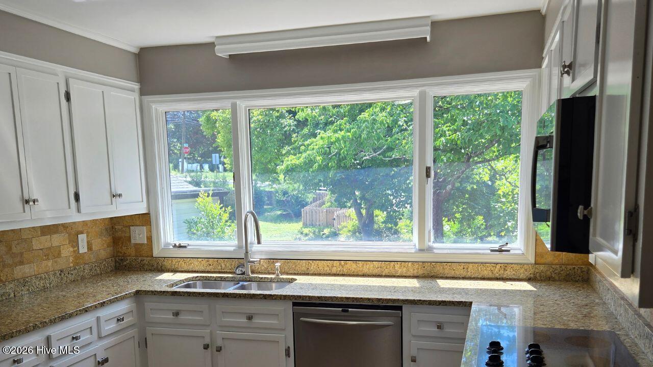 3075 Walton Way Property Photo 46