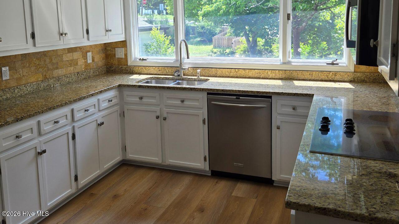 3075 Walton Way Property Photo 47