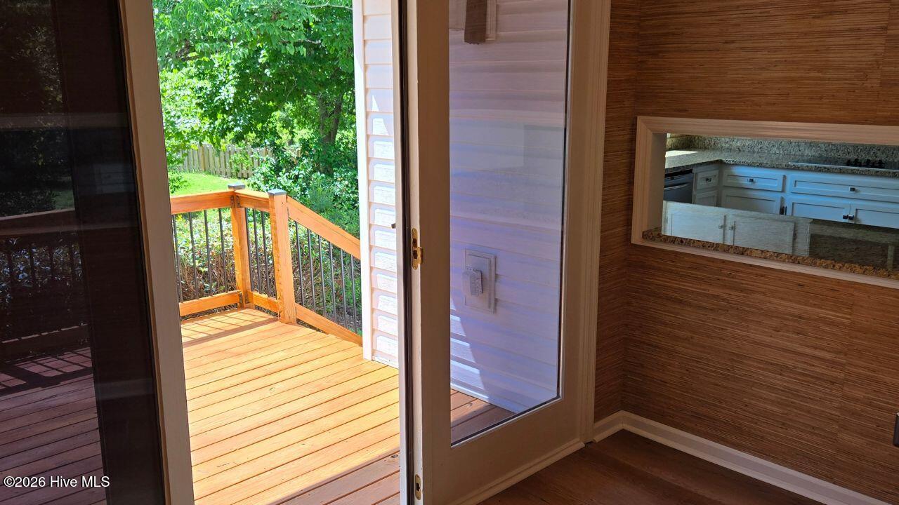 3075 Walton Way Property Photo 48