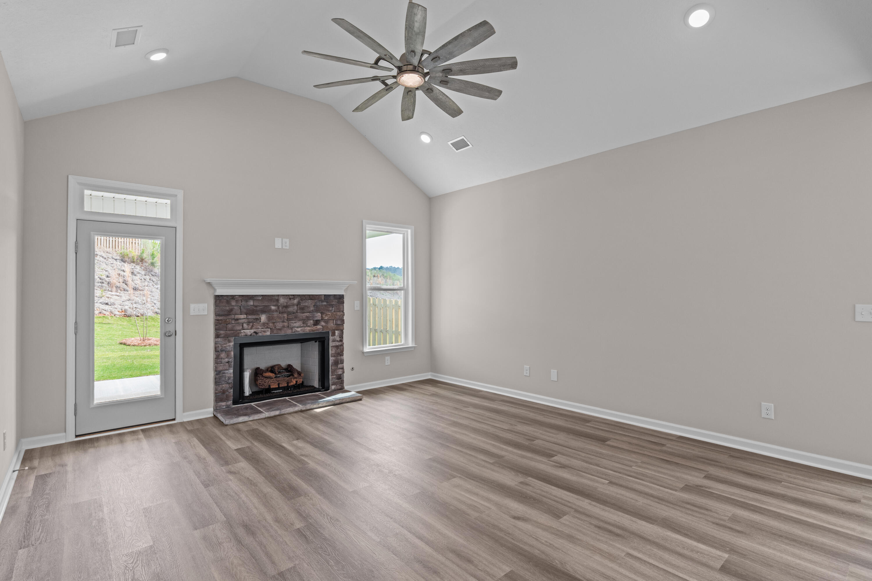 214 Dublin Loop Property Photo 13