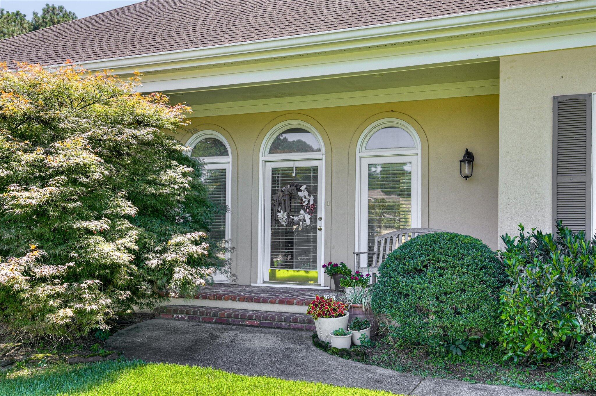 4234 Riverside Drive Property Photo 3
