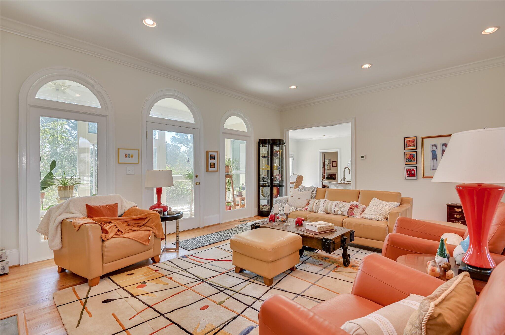 4234 Riverside Drive Property Photo 10