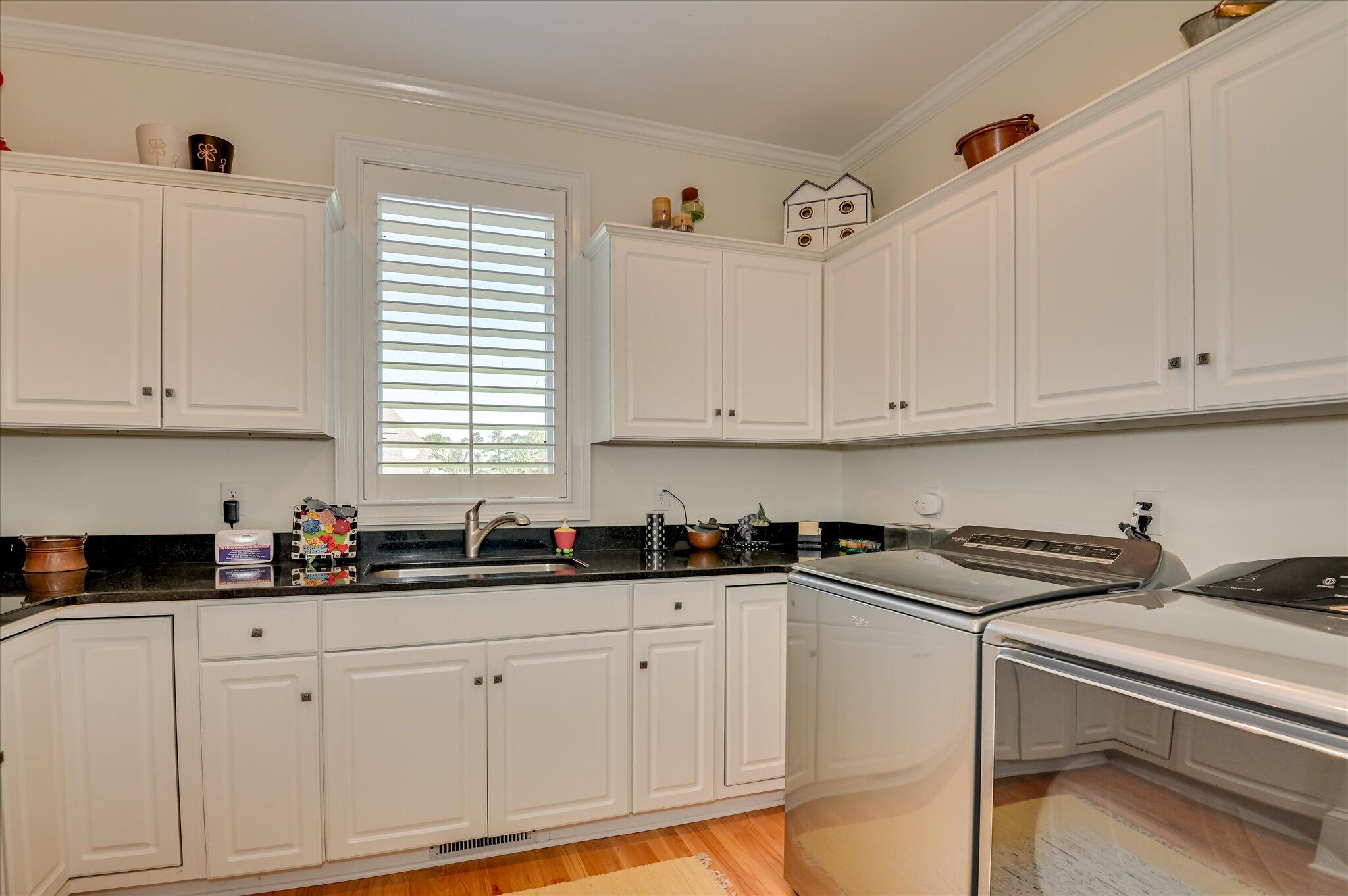 4234 Riverside Drive Property Photo 27