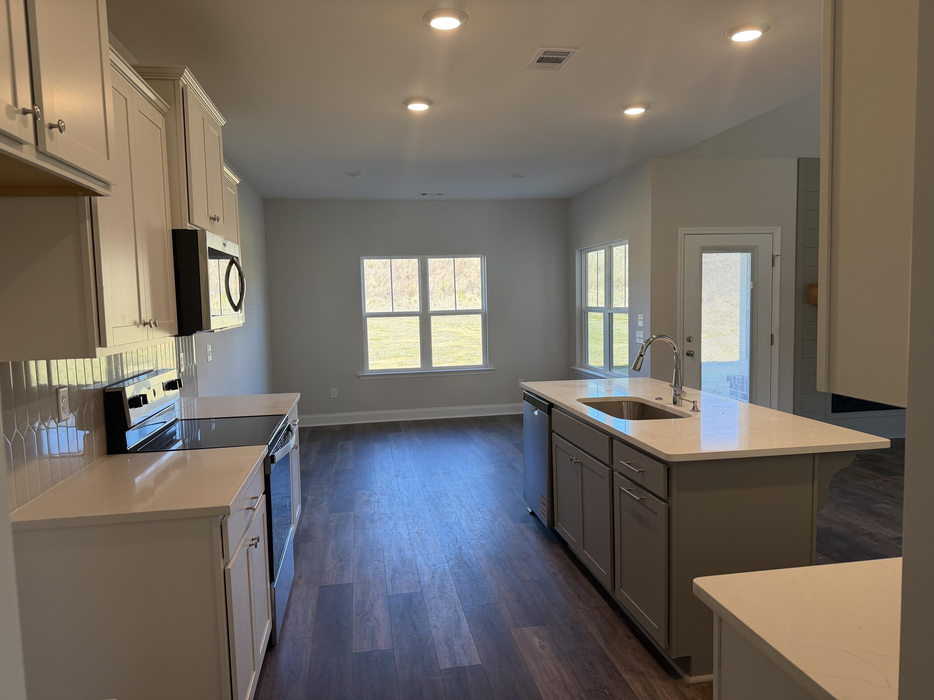 1302 Elias Station Property Photo 18