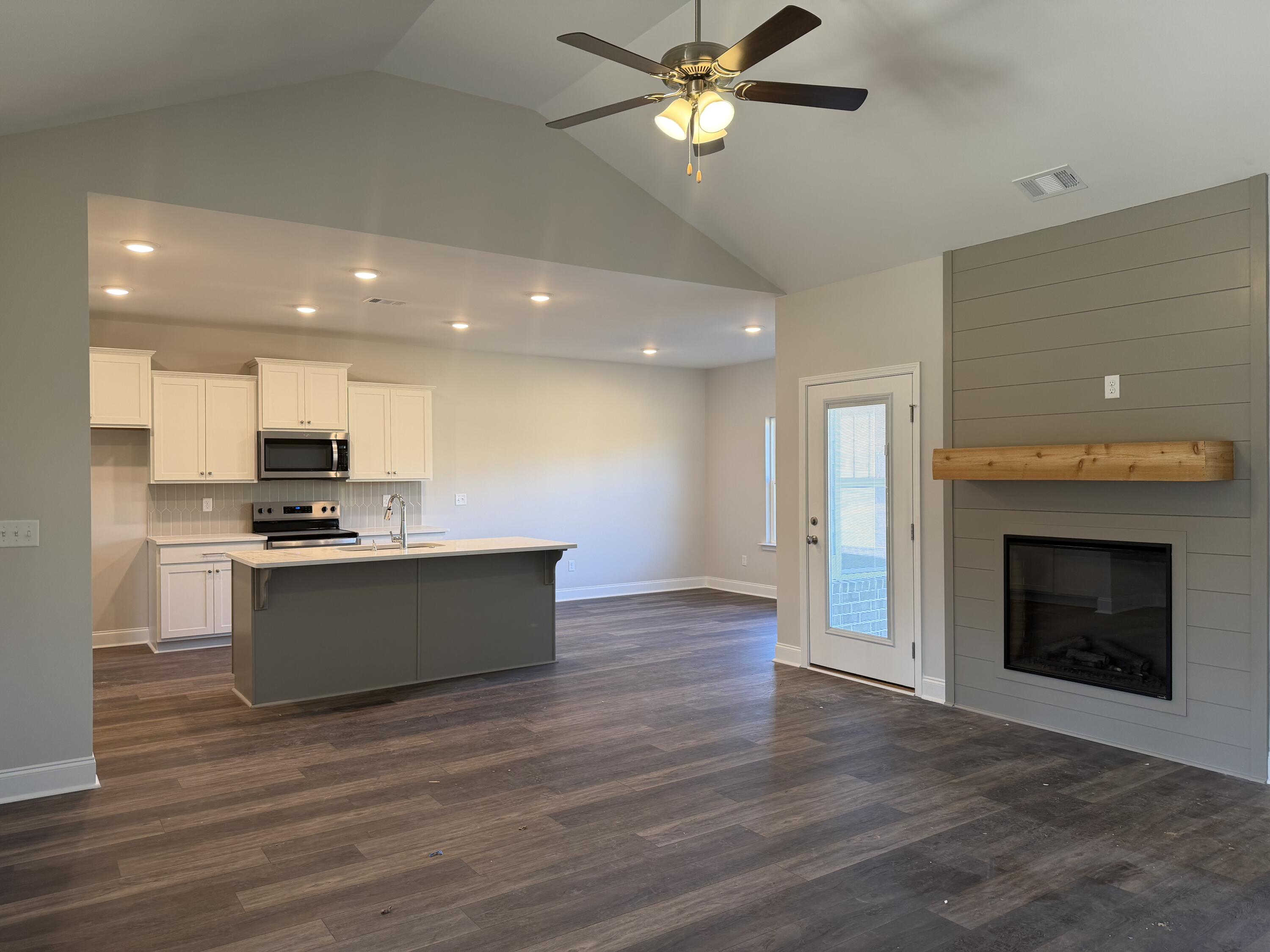 1302 Elias Station Property Photo 24