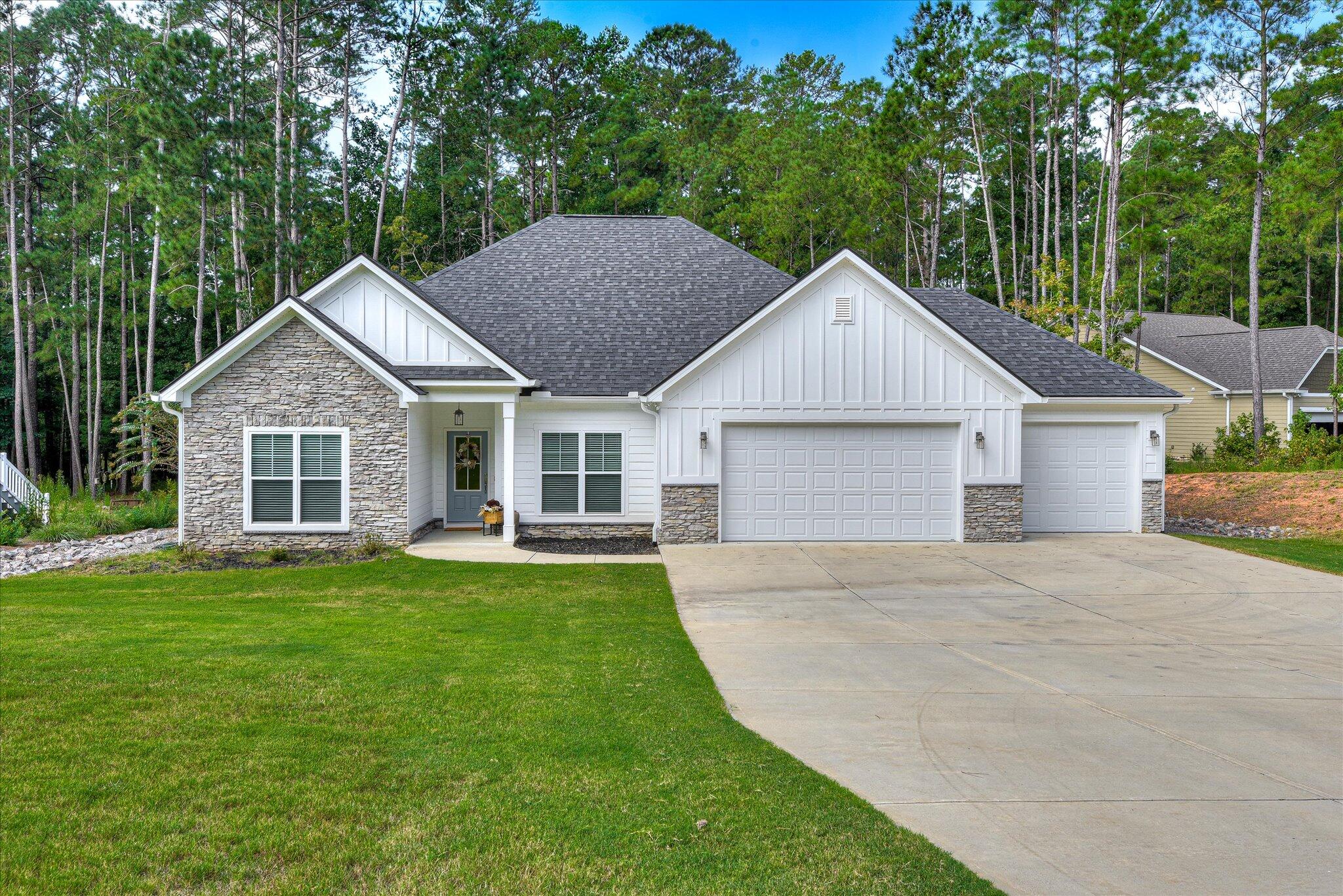 105 Stonebridge Loop Property Photo 1
