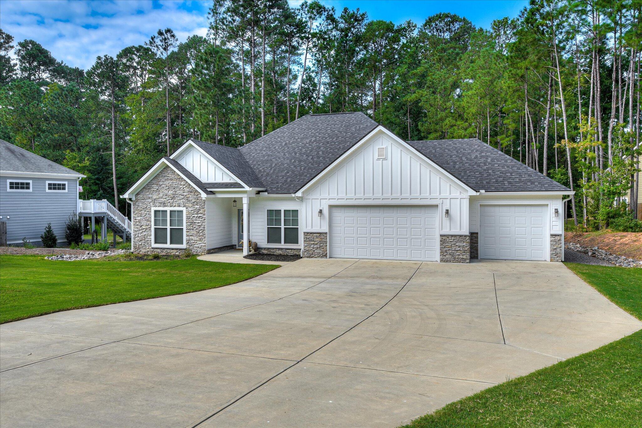105 Stonebridge Loop Property Photo 3