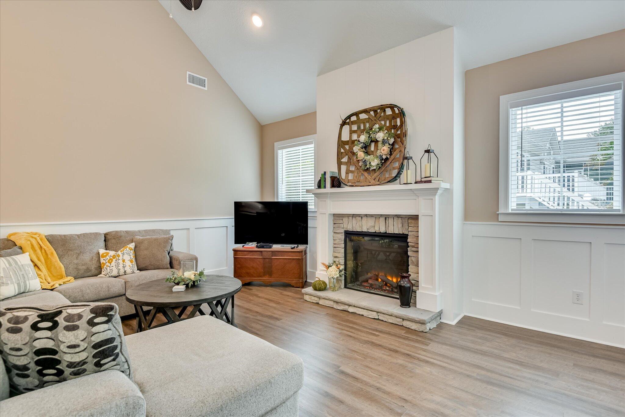 105 Stonebridge Loop Property Photo 9