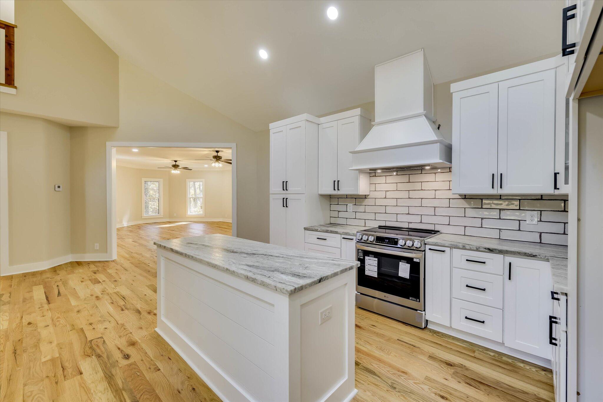 5037 Autumn Trail Property Photo 14