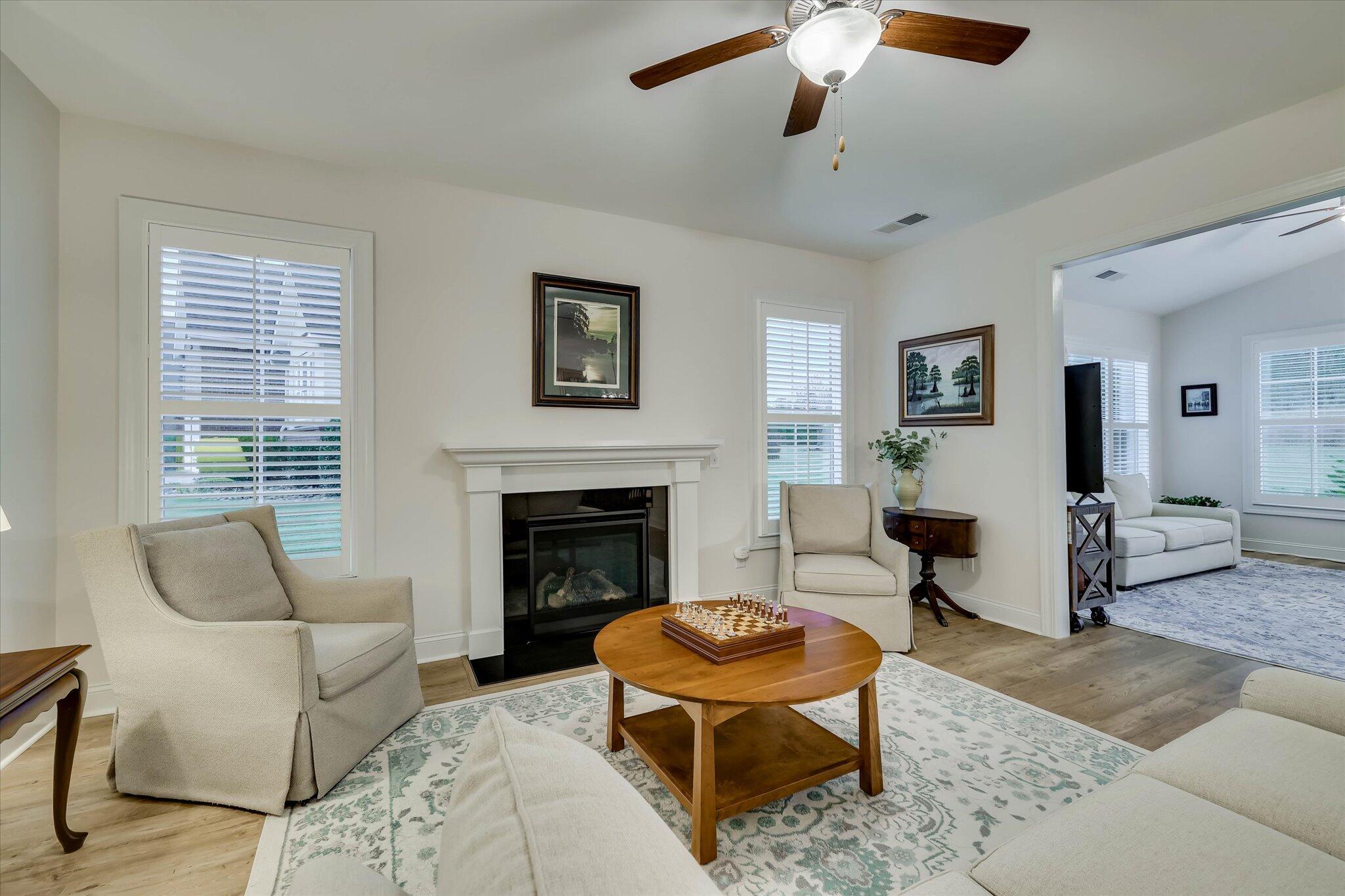 128 Fitzsimmons Drive Property Photo 6
