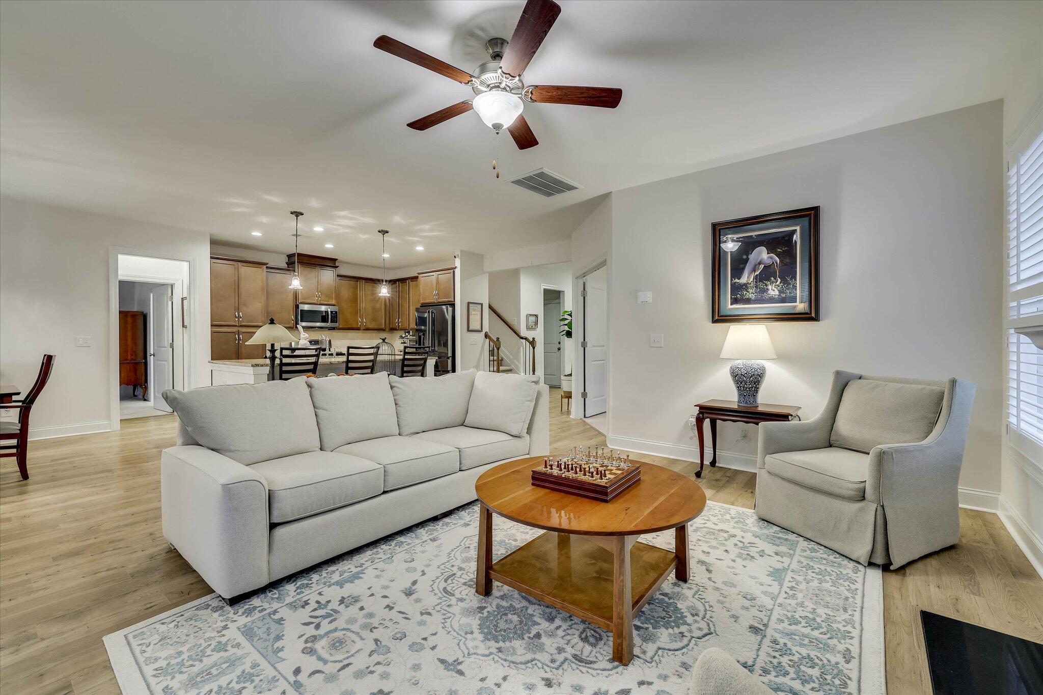 128 Fitzsimmons Drive Property Photo 8