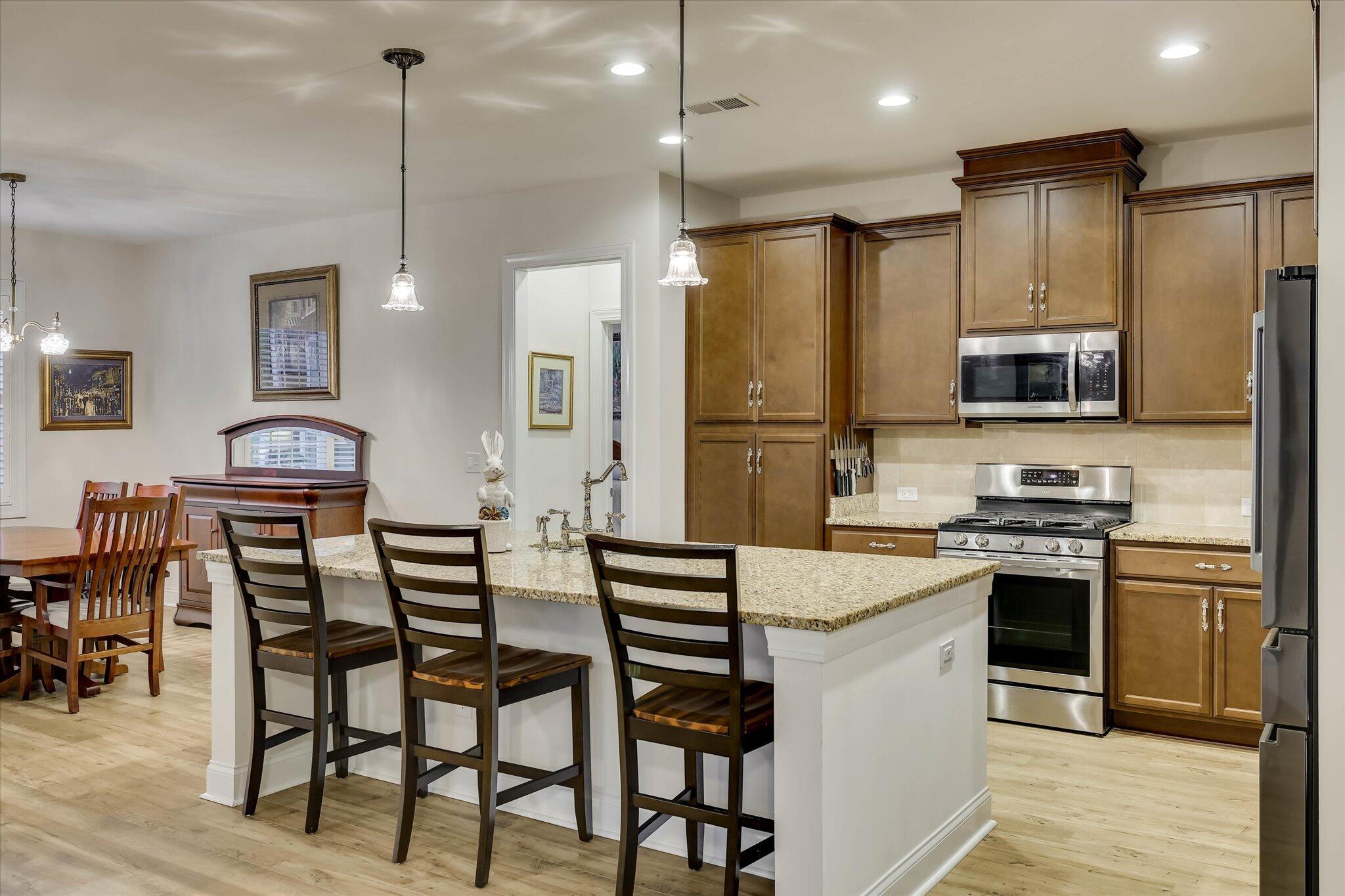 128 Fitzsimmons Drive Property Photo 10