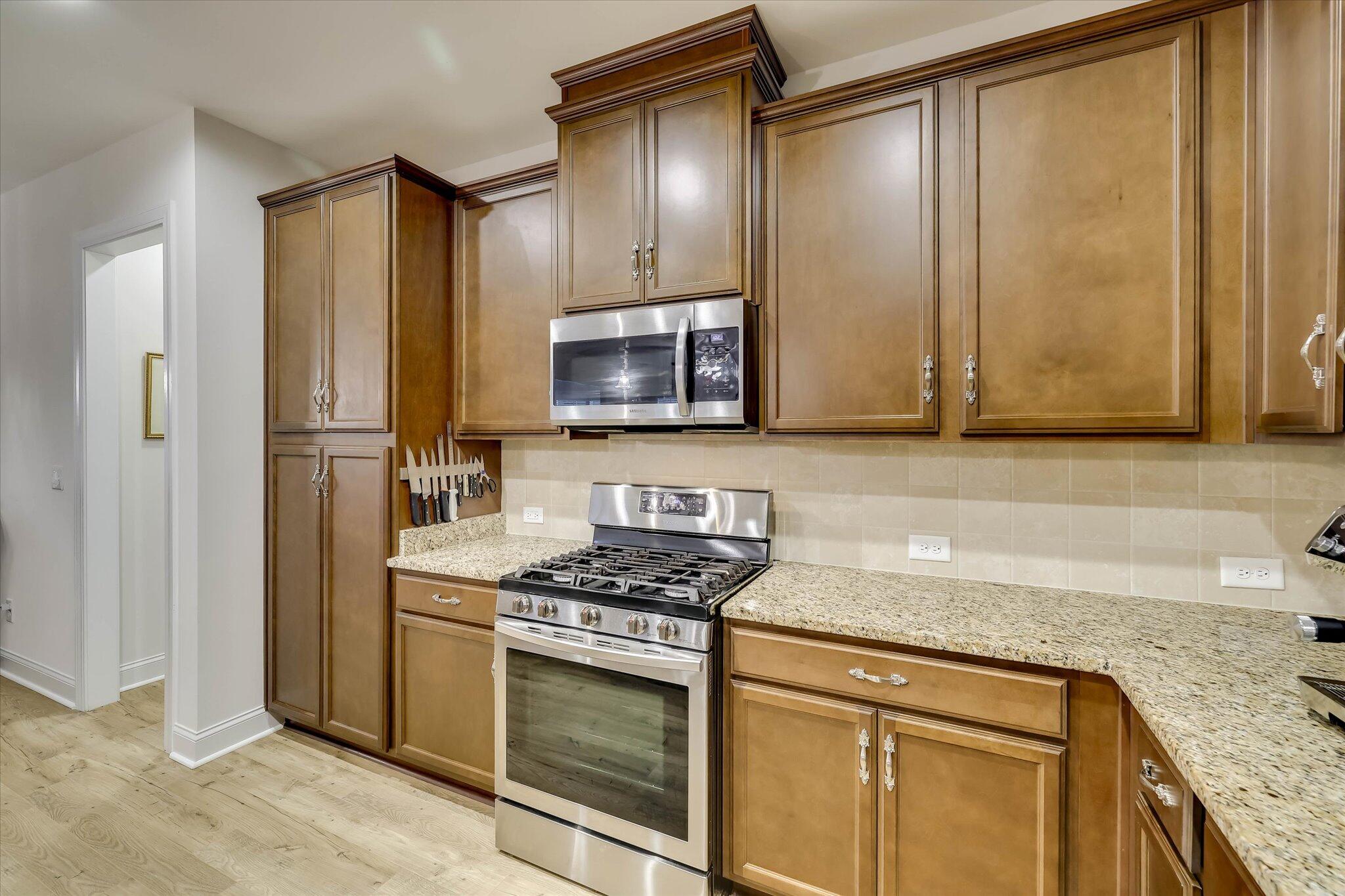 128 Fitzsimmons Drive Property Photo 11