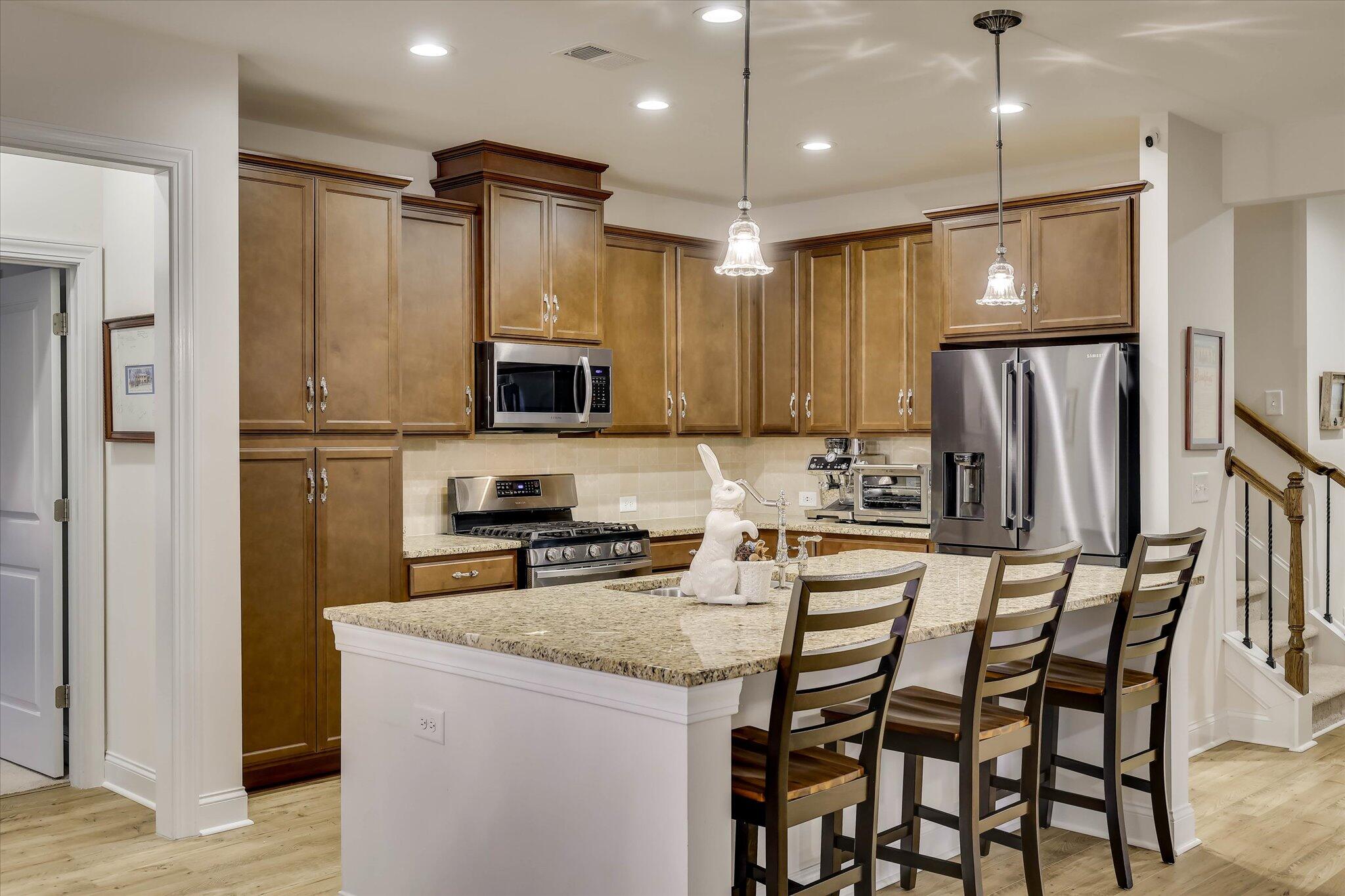 128 Fitzsimmons Drive Property Photo 12